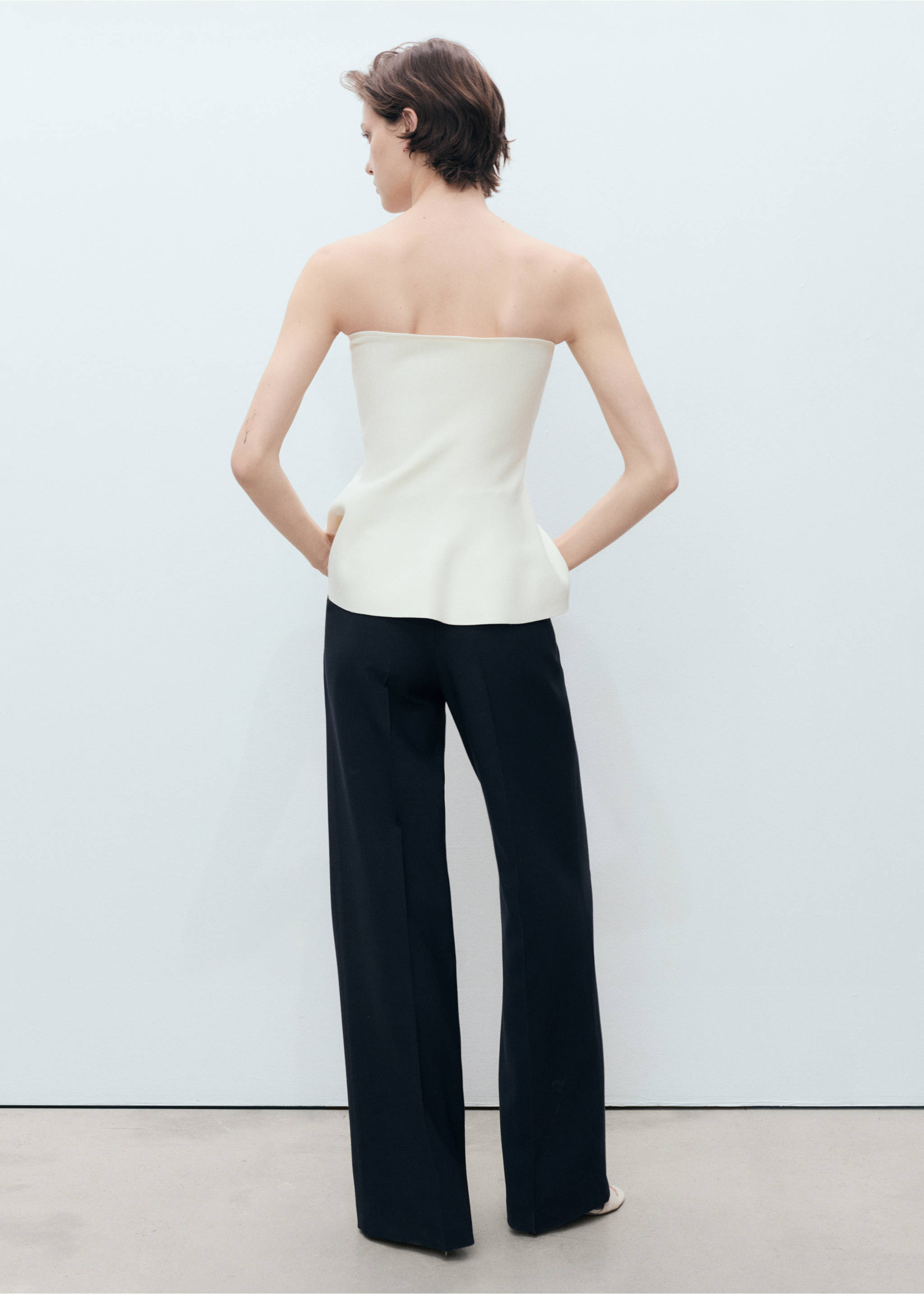 Gerade Hose mit Kontrastknöpfen - Rückseite des Artikels, Marineblau. Ref: 87047196-00.