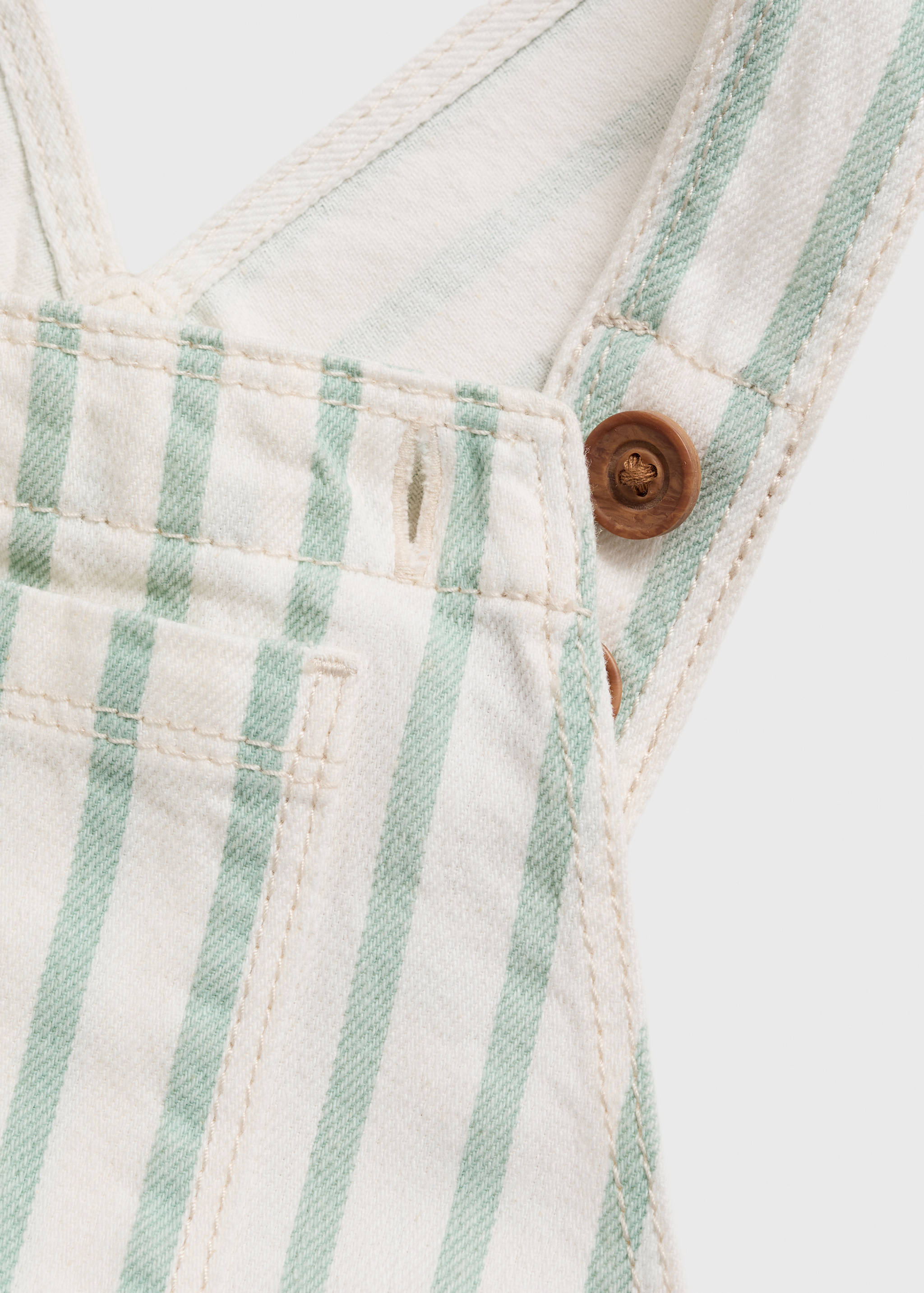 Gestreifte Jeans-Latzhose - Detail des Artikels 8