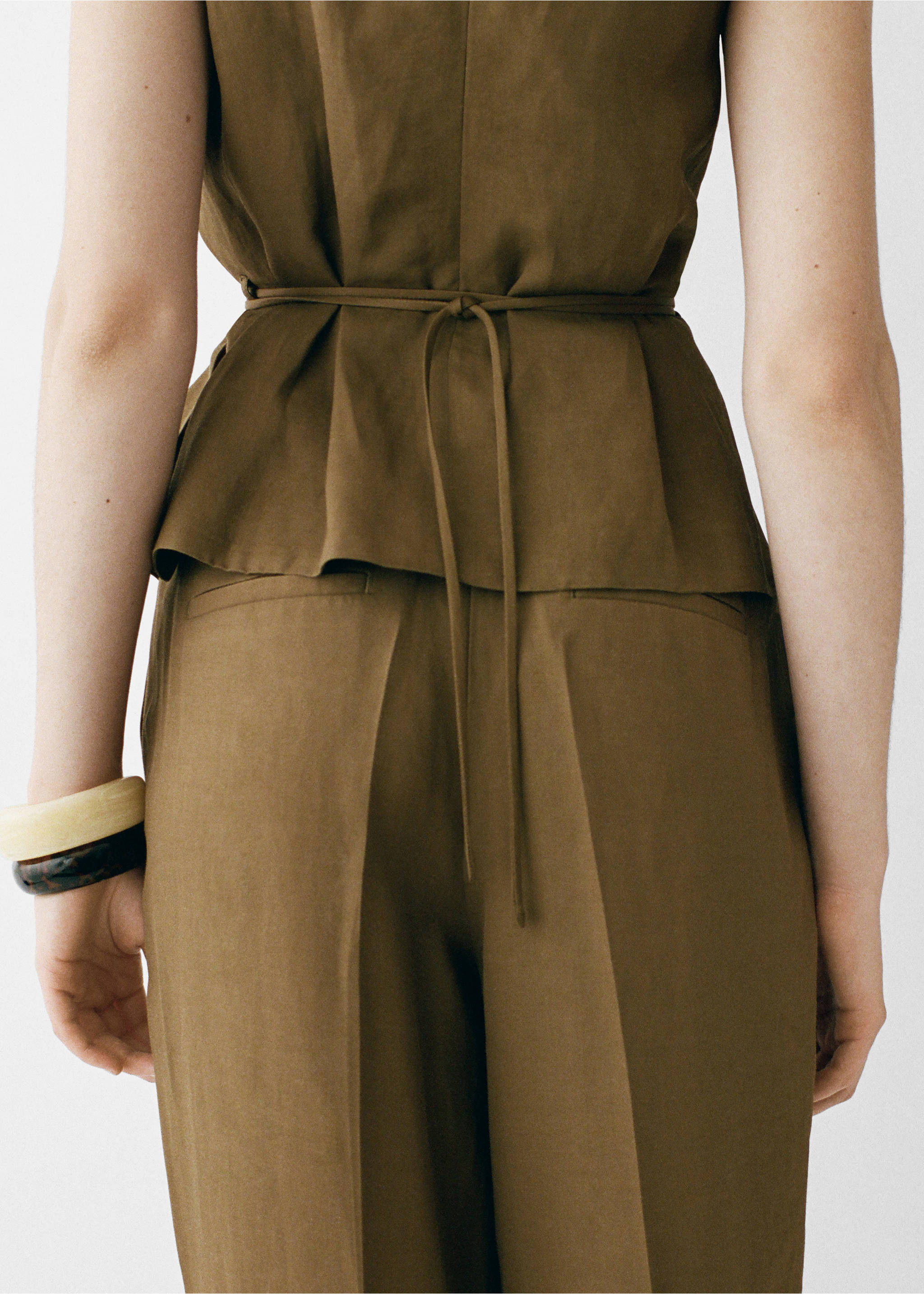 Pantalon mélange de lin pinces - Détail de l'article 7, Vert. Ref: 87047687-00.