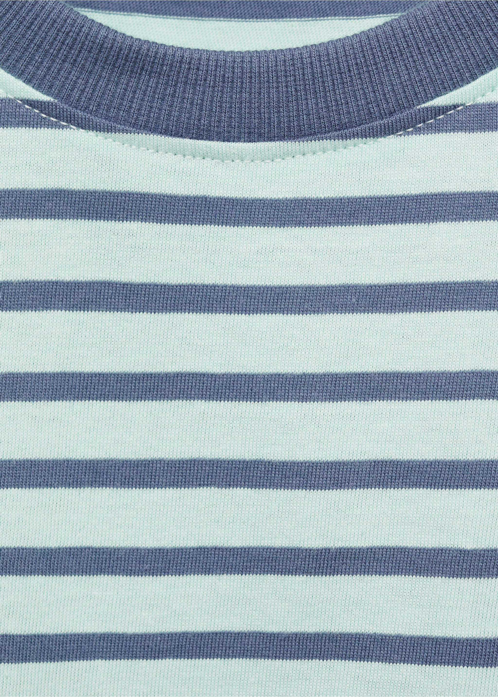 Gestreiftes T-Shirt mit Kontrastkragen - Detail des Artikels 0, Pastellgrün. Ref: 87047688-00.