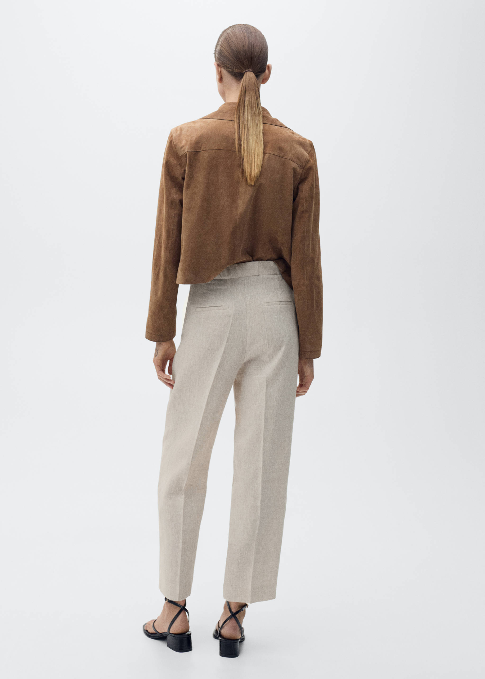 Pleated linen trousers - Reverse of the article