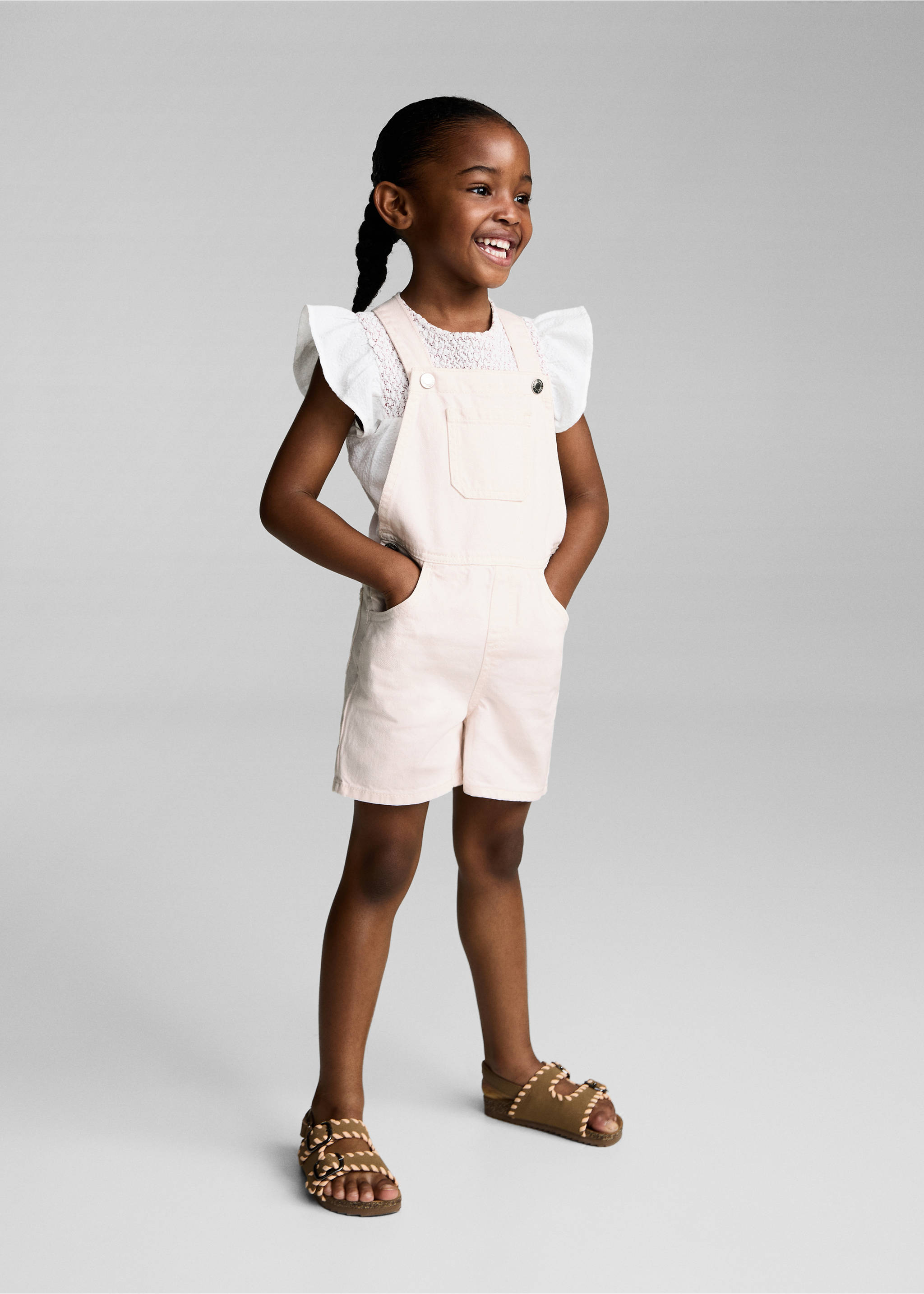 Kurzer Jeans-Latzhose - Allgemeine Ansicht, Pastellrosa. Ref: 87047697-00.