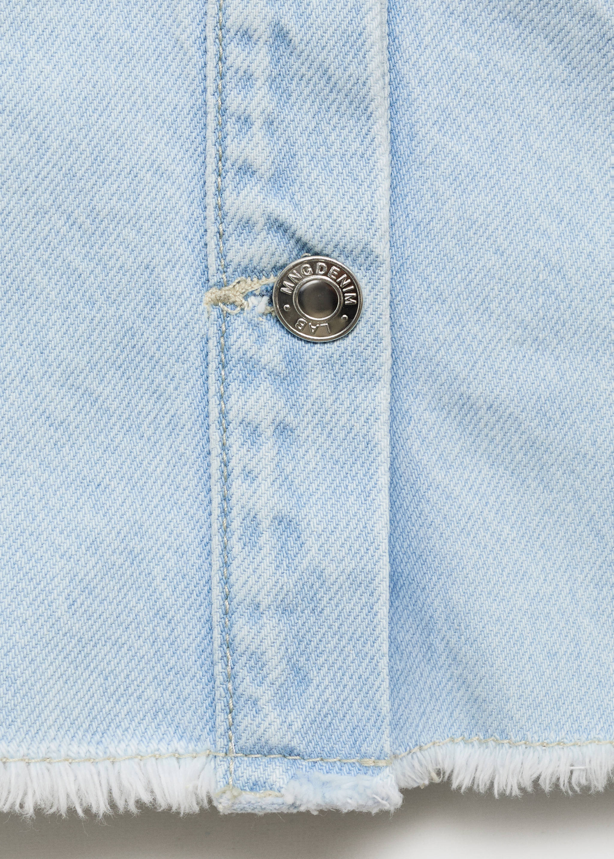 Jeansjacke mit ausgefranstem Saum - Detail des Artikels 0