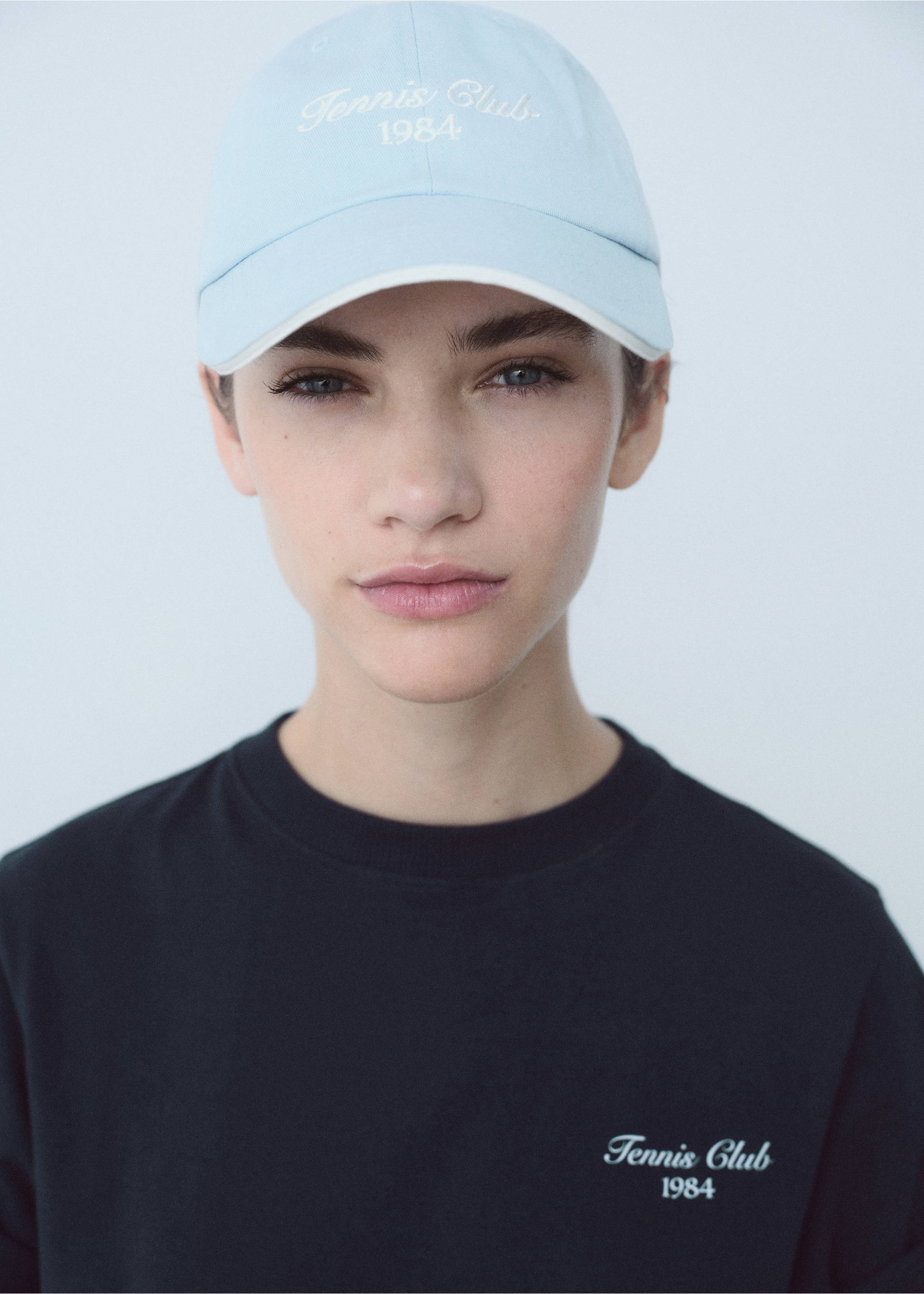 Czapka z kontrastowym daszkiem - Plan ogólny, Błękitny. Ref: 87047707-00.