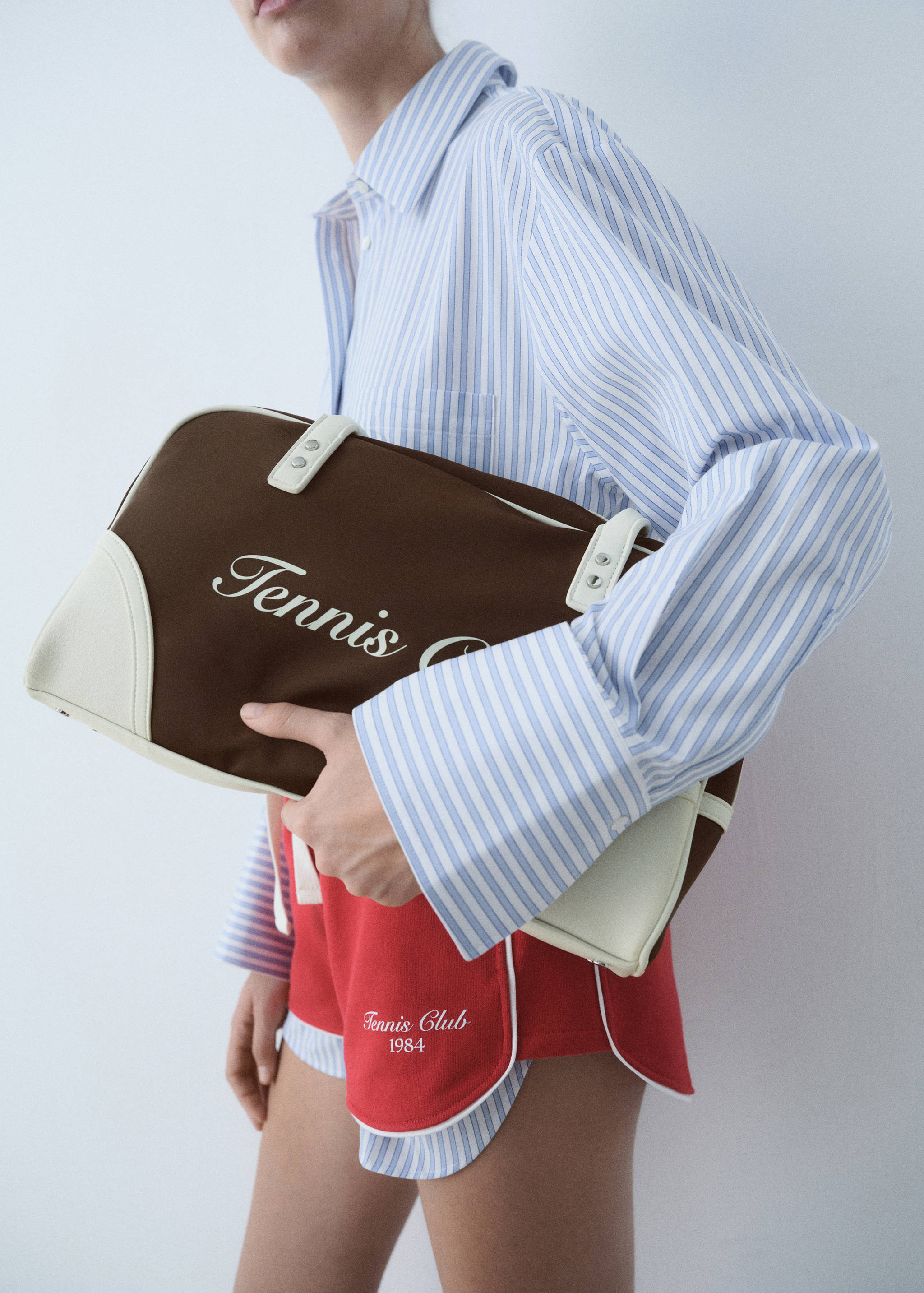 Contrast shoulder bag with printed message - General plane