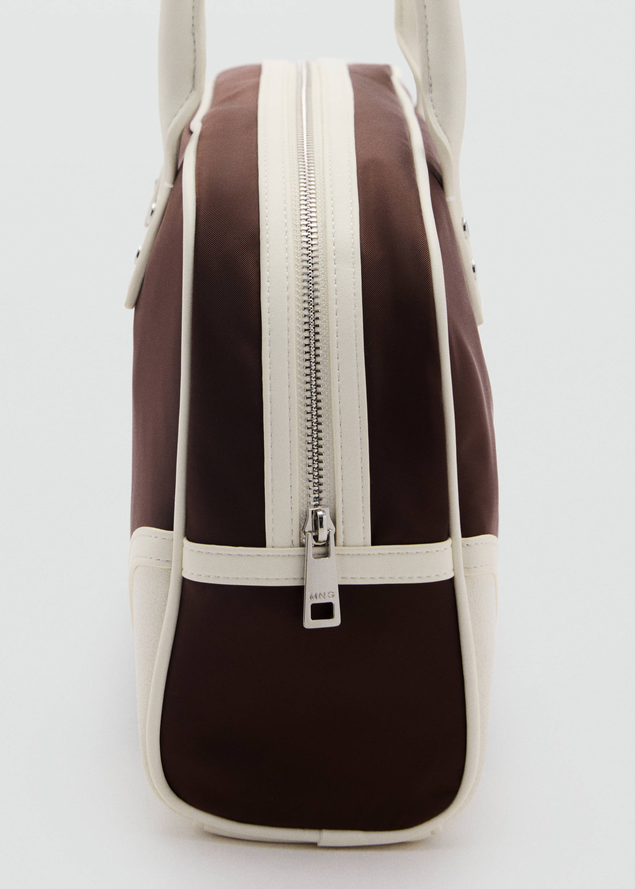 Contrast shoulder bag with printed message - Details of the article 3