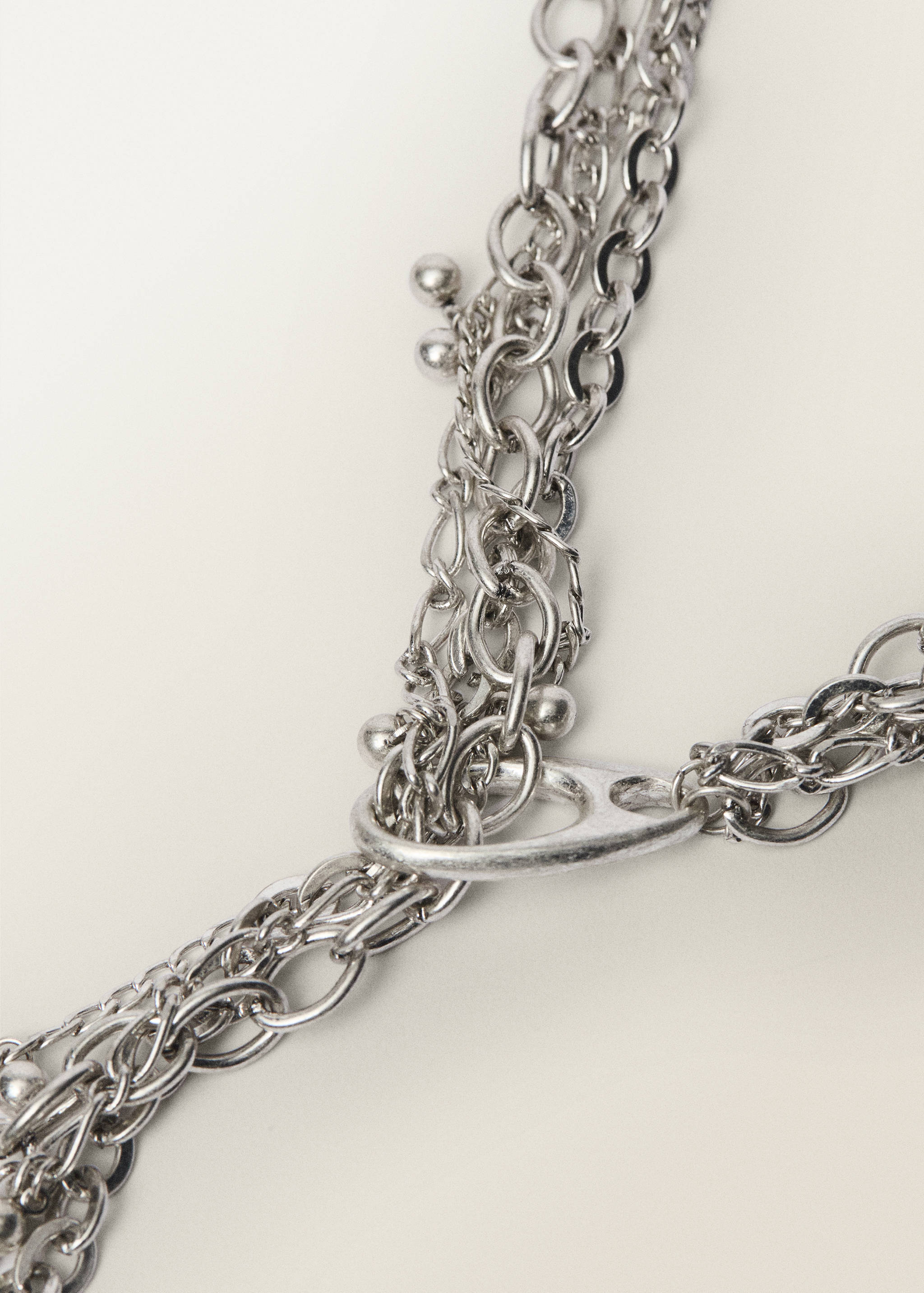 Halskette mit kombinierten Anhängerketten - Mittlere Ansicht