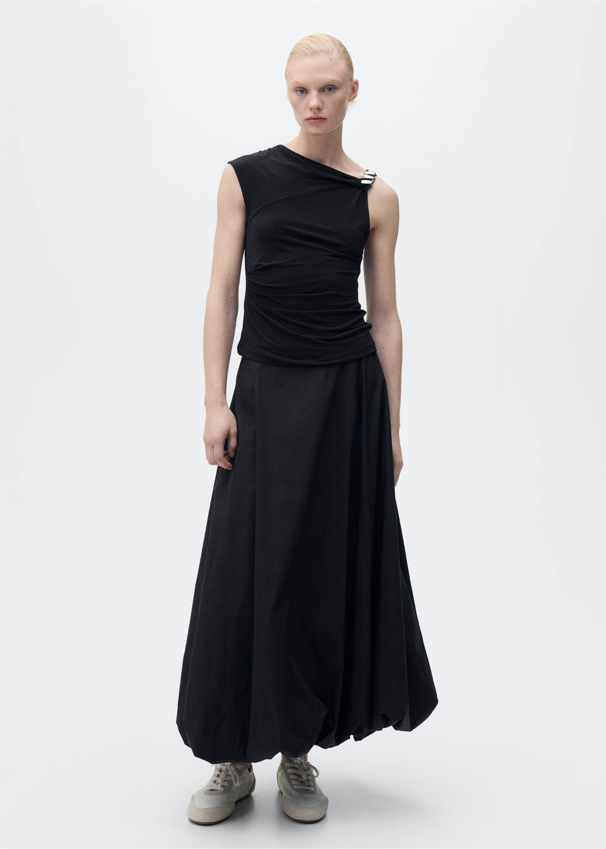 Asymmetrical top with metallic appliqué - General plane, Black. Ref: 87047716-00.