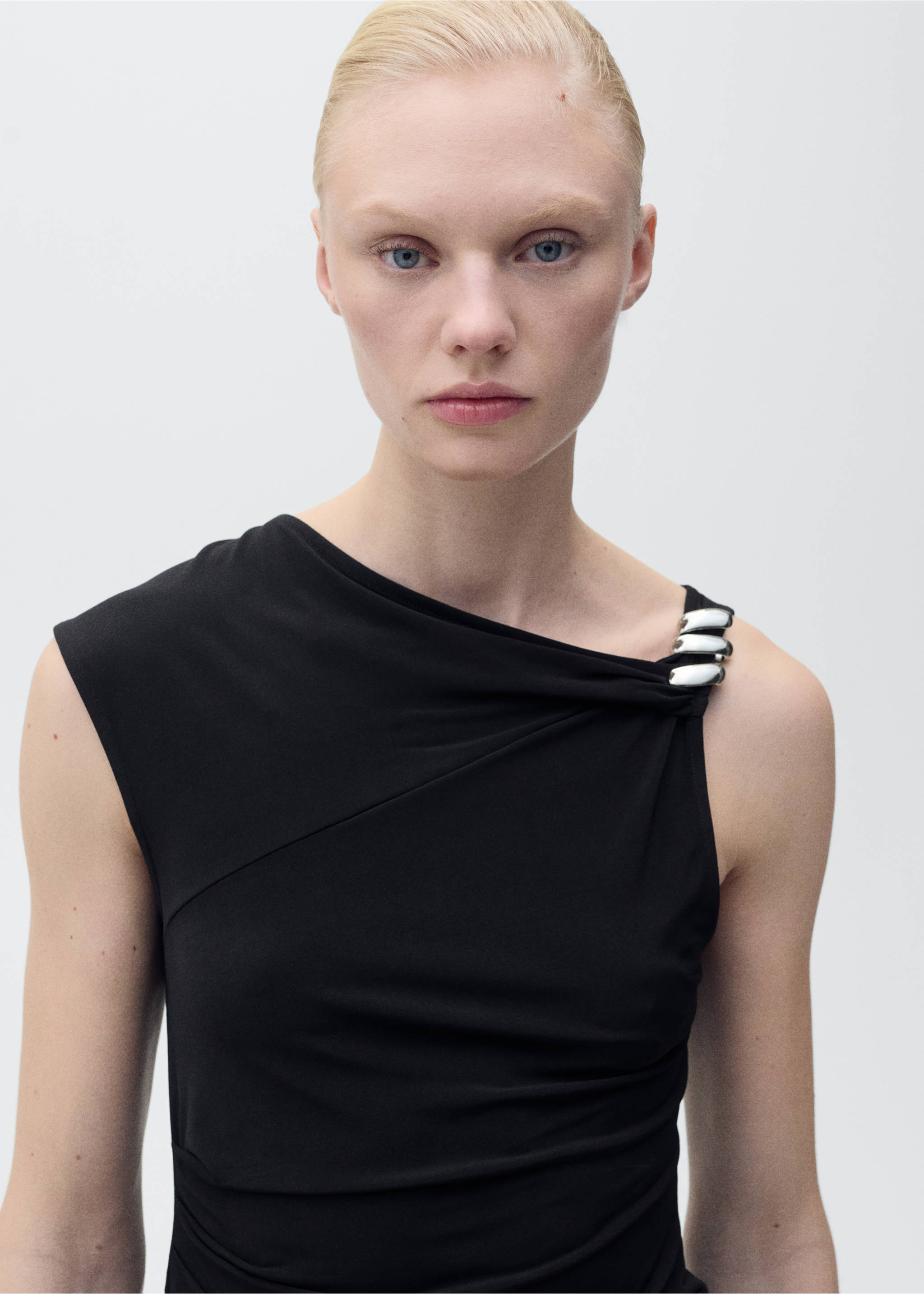 Asymmetrical top with metallic appliqué - Details of the article 1, Black. Ref: 87047716-00.