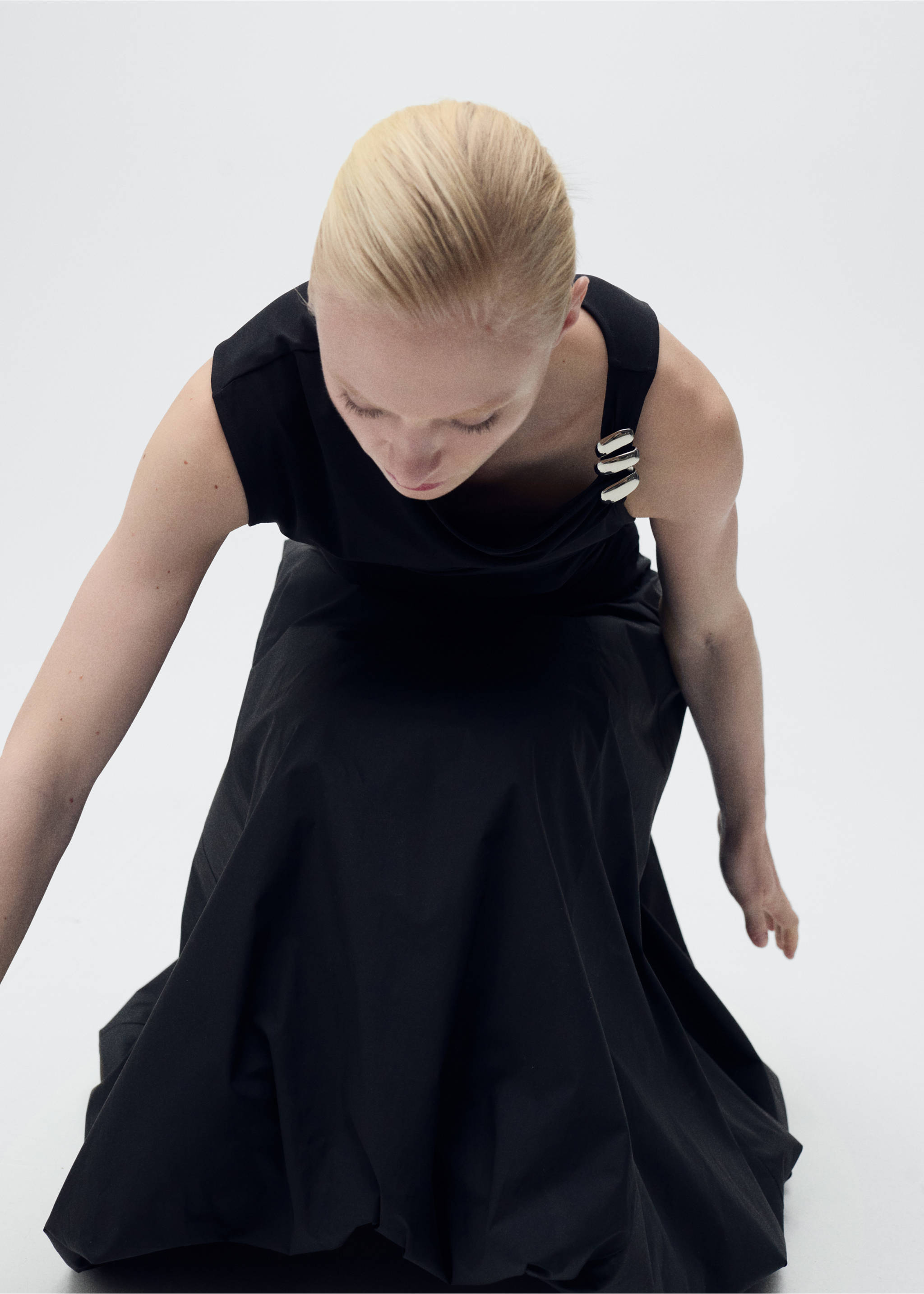 Asymmetrical top with metallic appliqué - Details of the article 2, Black. Ref: 87047716-00.