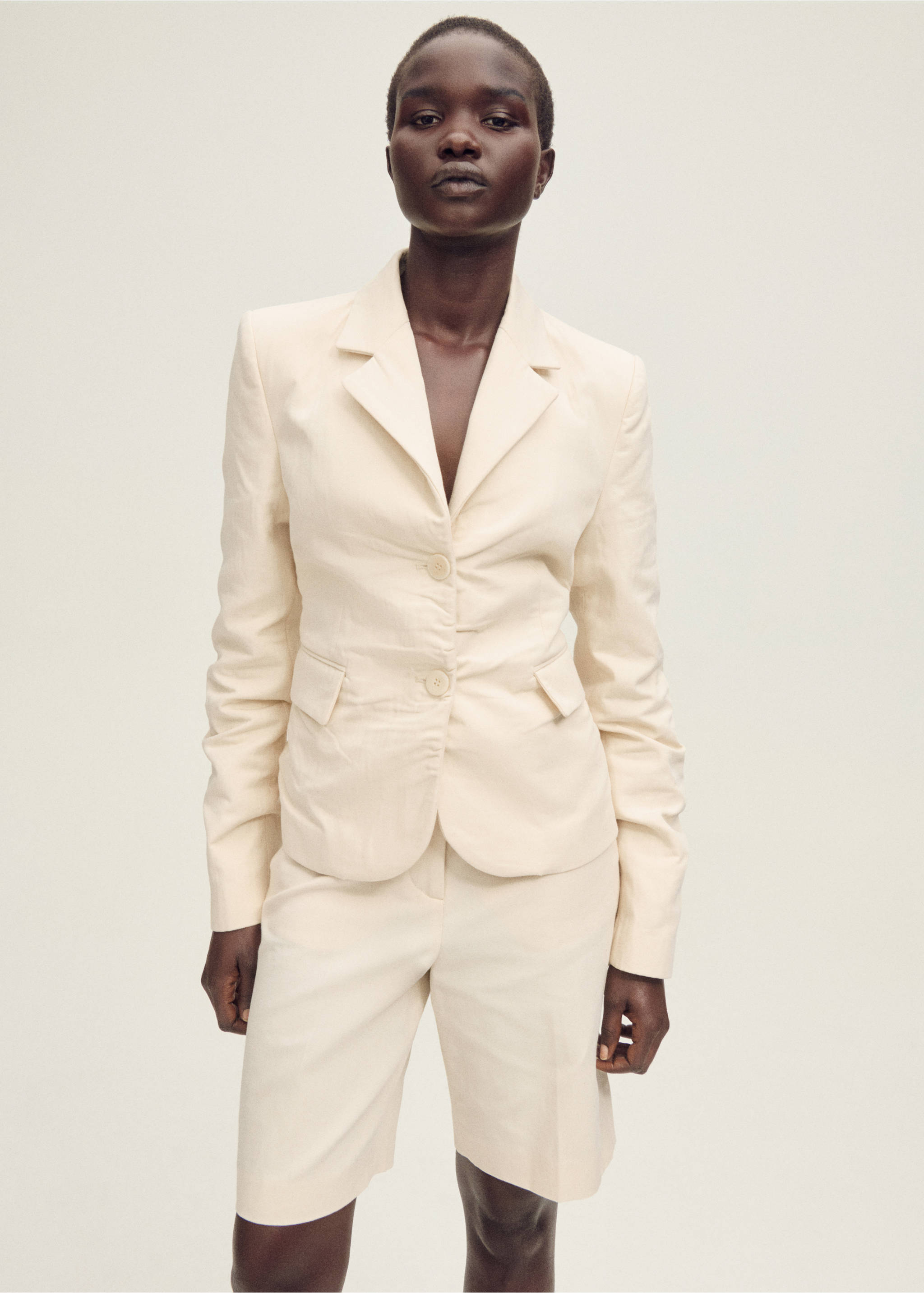 Bermuda de costume lin mélangé - Détail de l'article 2, Écru. Ref: 87047717-00.