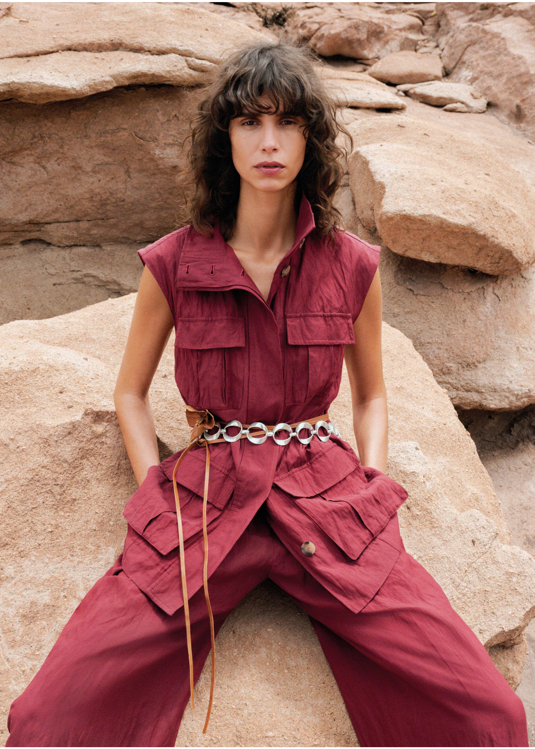 Creased-effect suit waistcoat with pockets - Details of the article 5, Wine. Ref: 87047718-00.