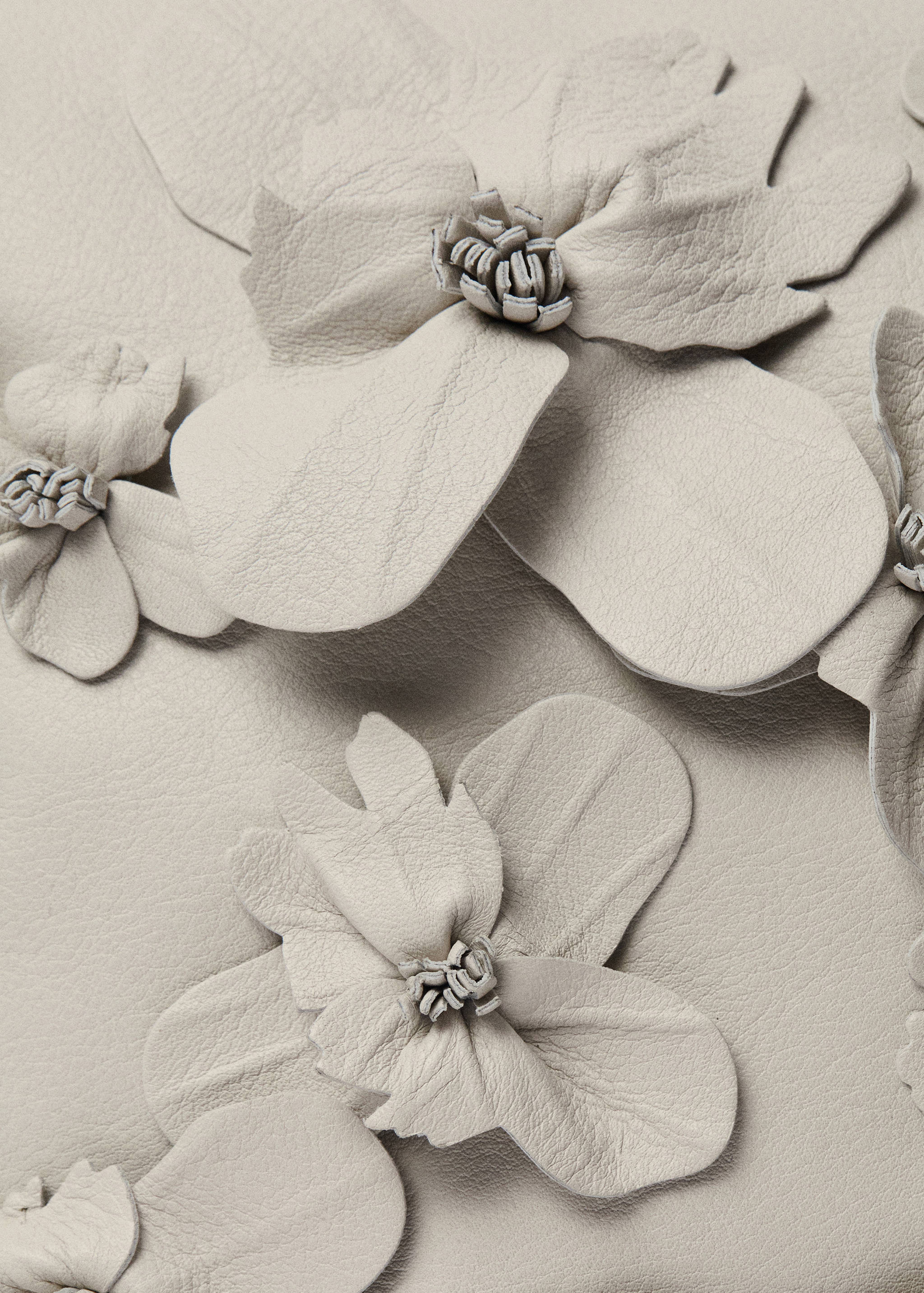 Sac à main en cuir détail fleurs - Détail de l'article 3