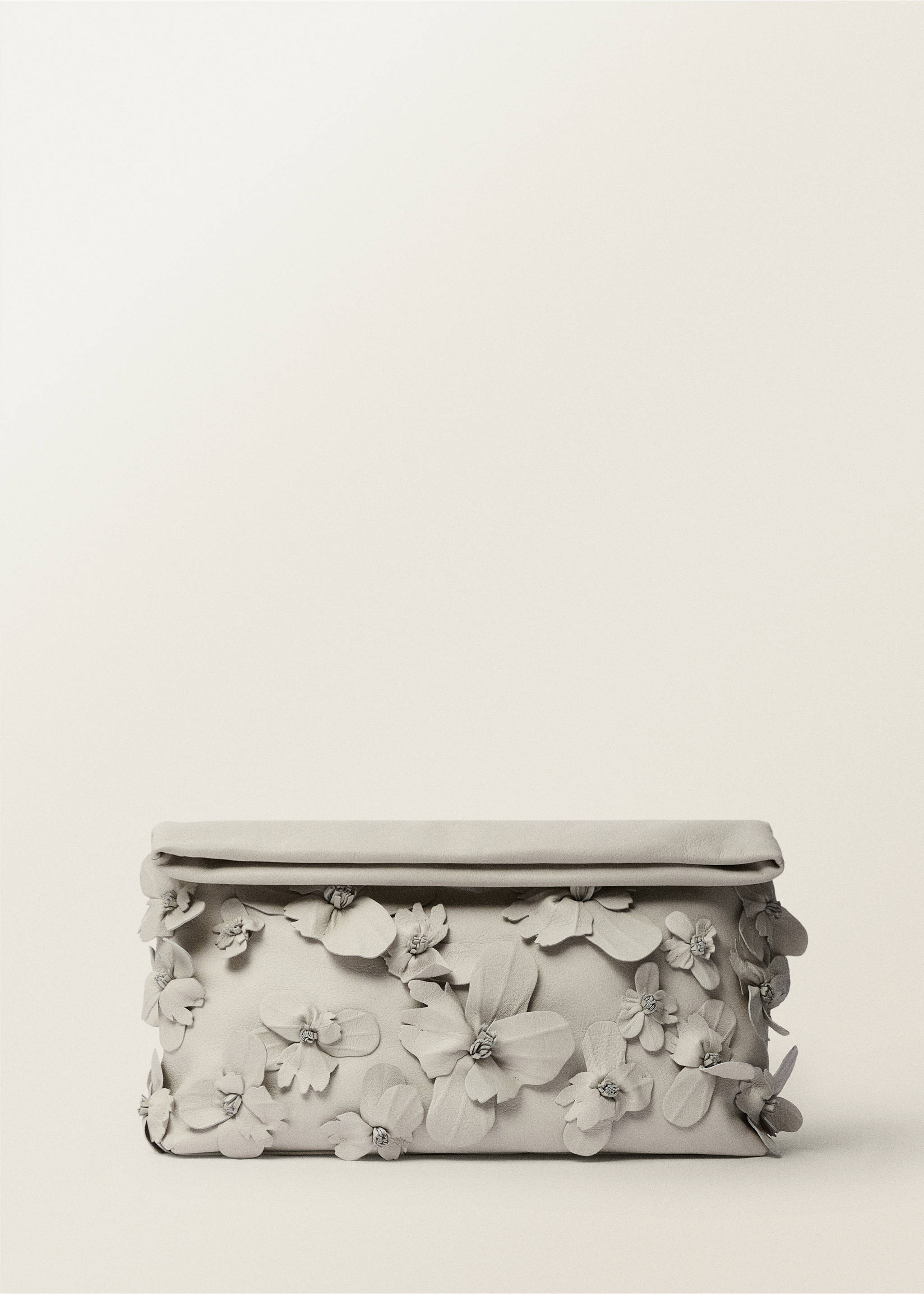 Sac à main en cuir détail fleurs - Article sans modèle, Blanc cassé. Ref: 87047719-00.
