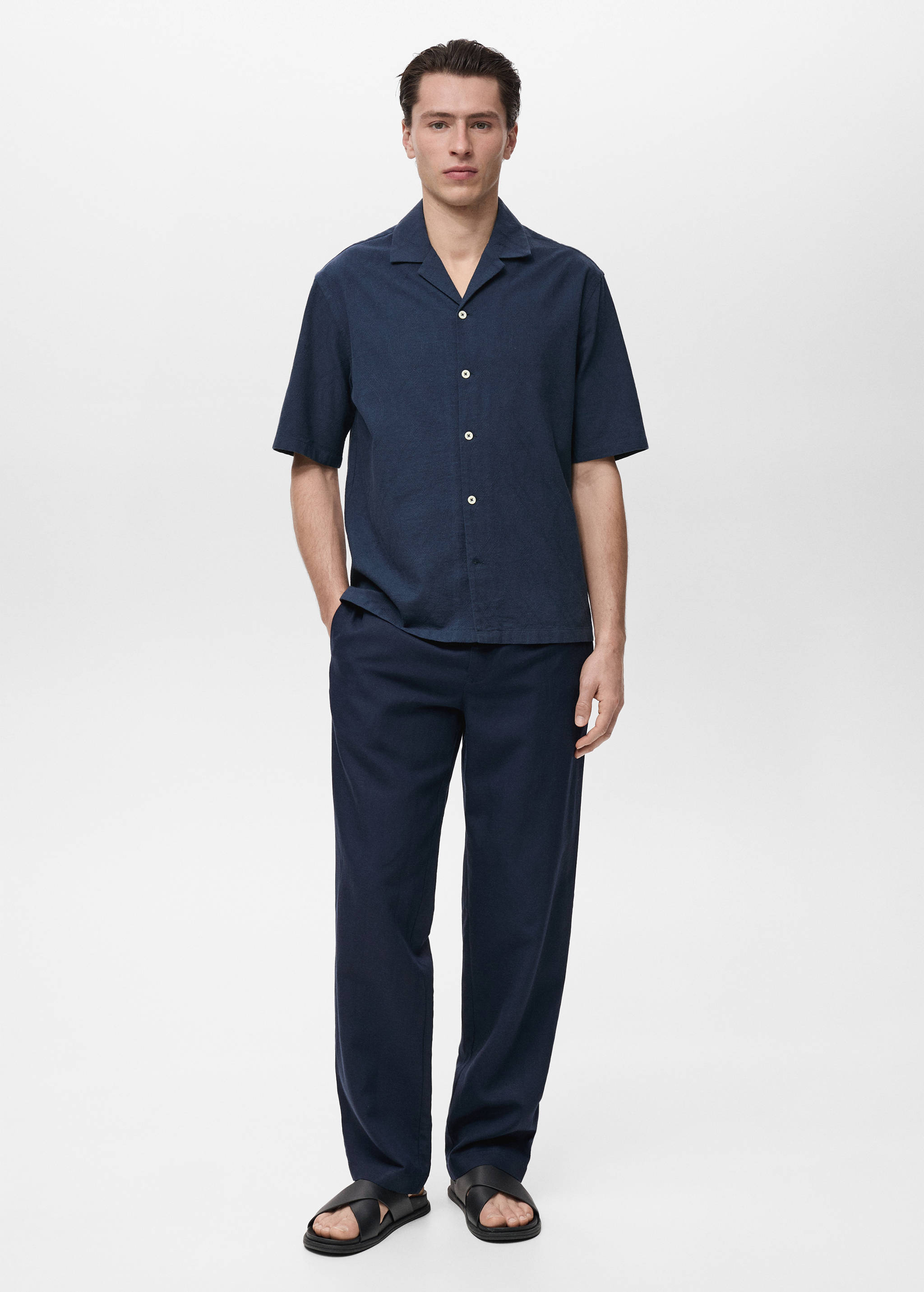 Hemd mit Bowlingkragen und Stickereien - Allgemeine Ansicht