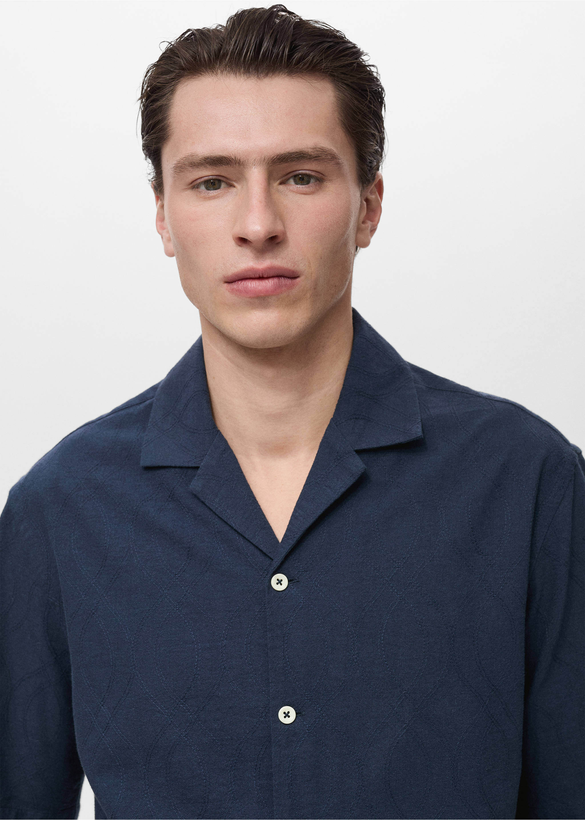 Hemd mit Bowlingkragen und Stickereien - Detail des Artikels 1, Dunkles Marineblau. Ref: 87047901-00.
