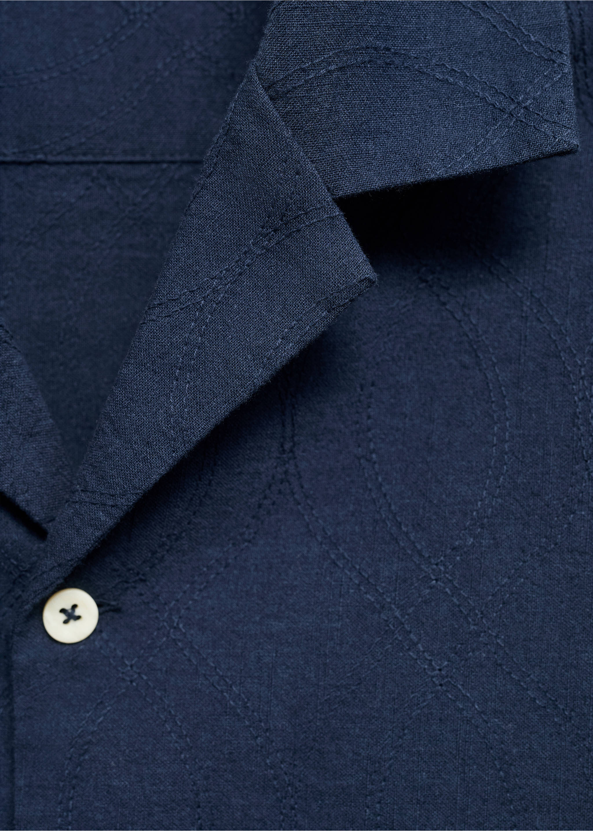 Hemd mit Bowlingkragen und Stickereien - Detail des Artikels 8, Dunkles Marineblau. Ref: 87047901-00.