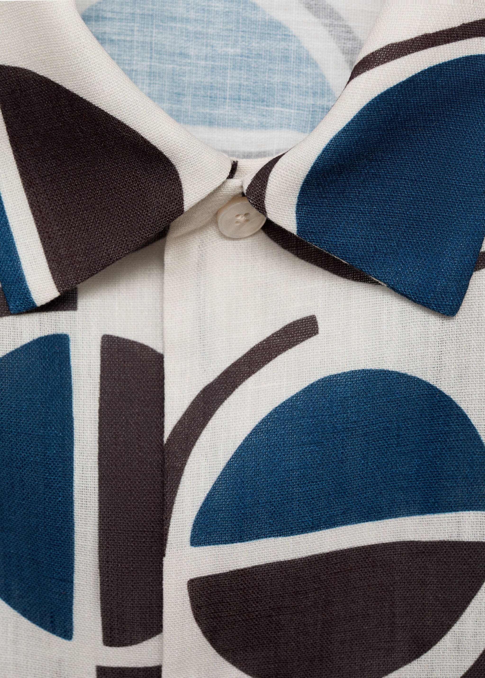 Printed short-sleeved shirt - Details of the article 8