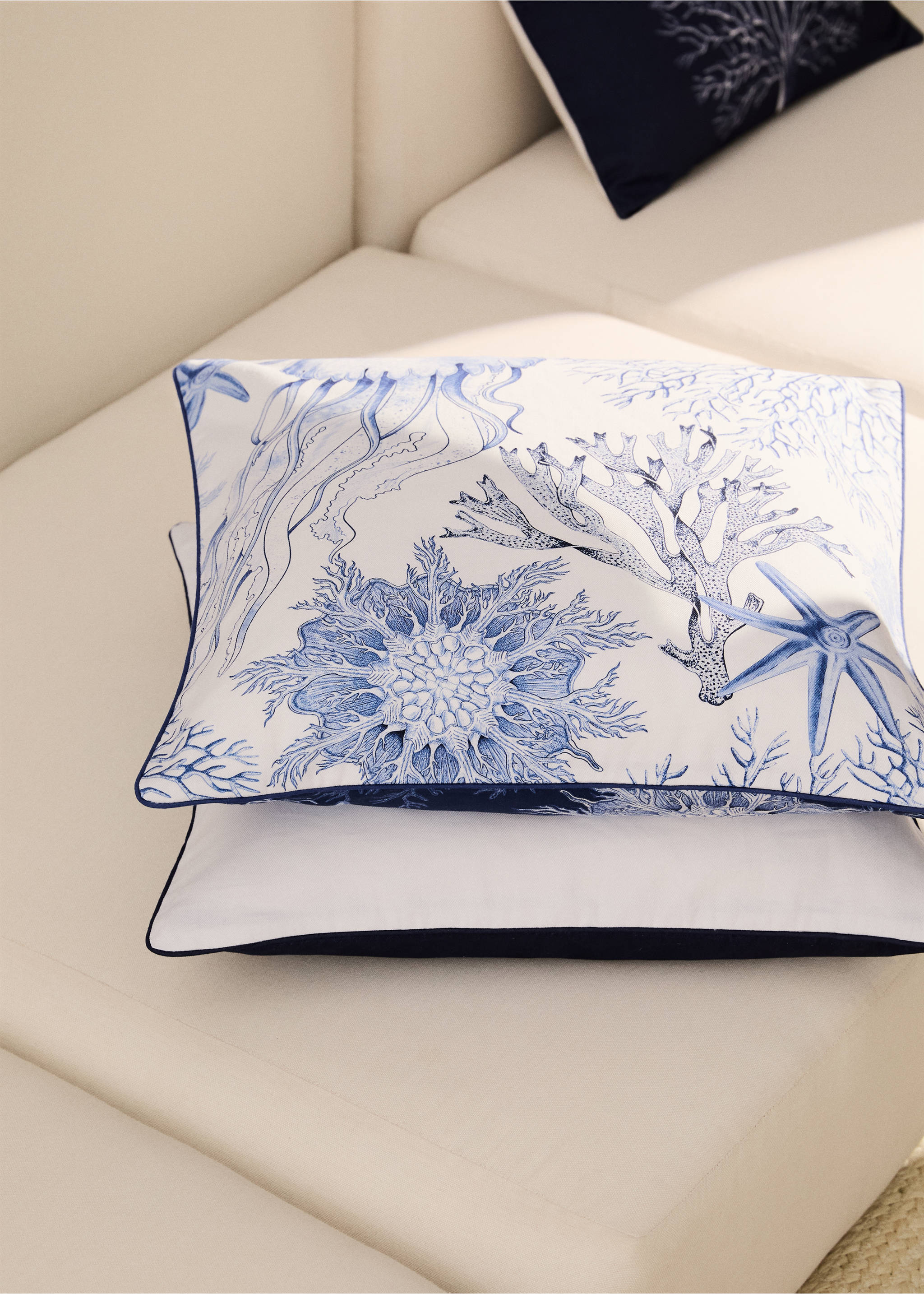 Reversible marine-print cushion cover 45x45 cm - General plane, Off White. Ref: 87047910-00.