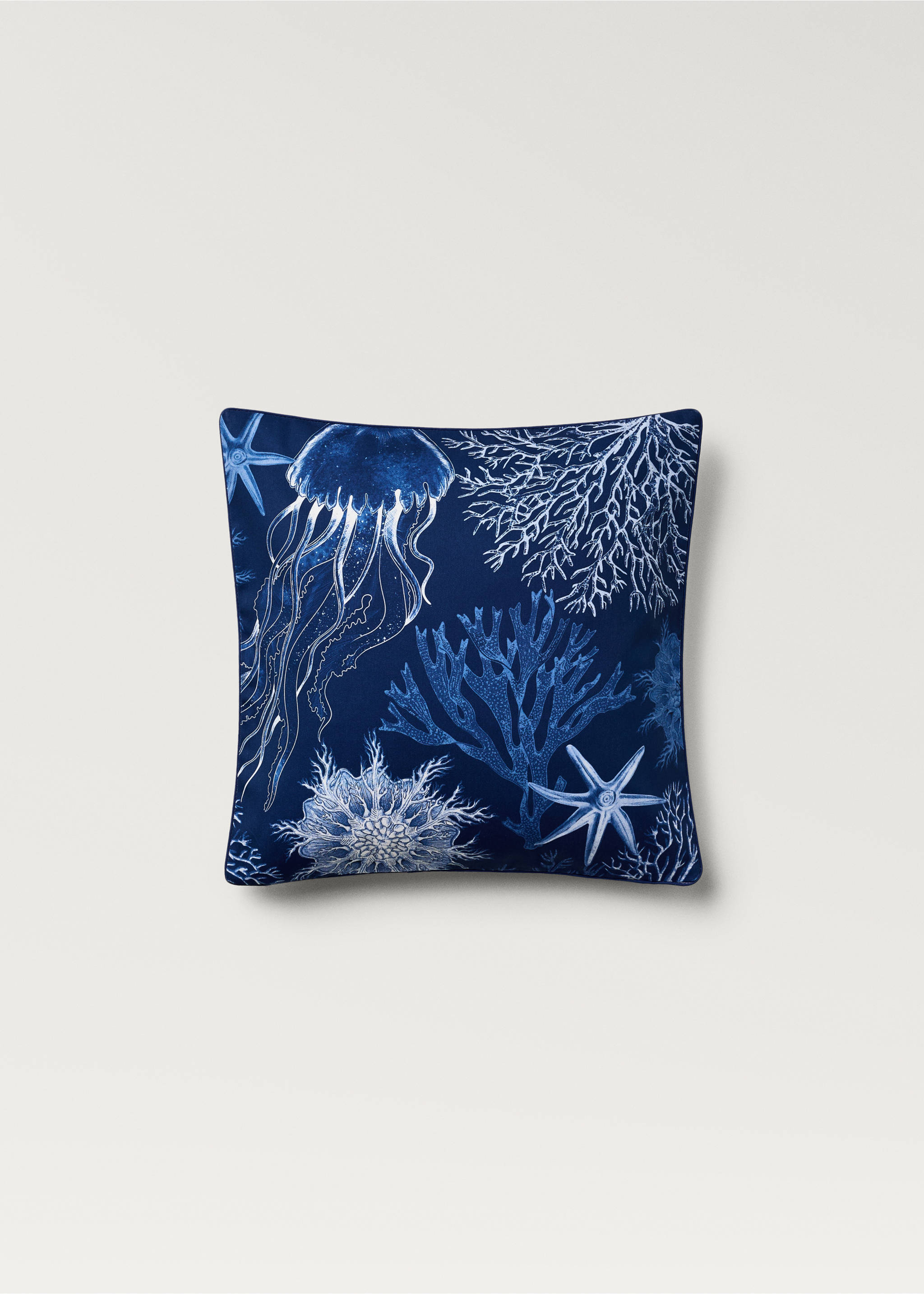 Reversible marine-print cushion cover 45x45 cm - Details of the article 1, Off White. Ref: 87047910-00.