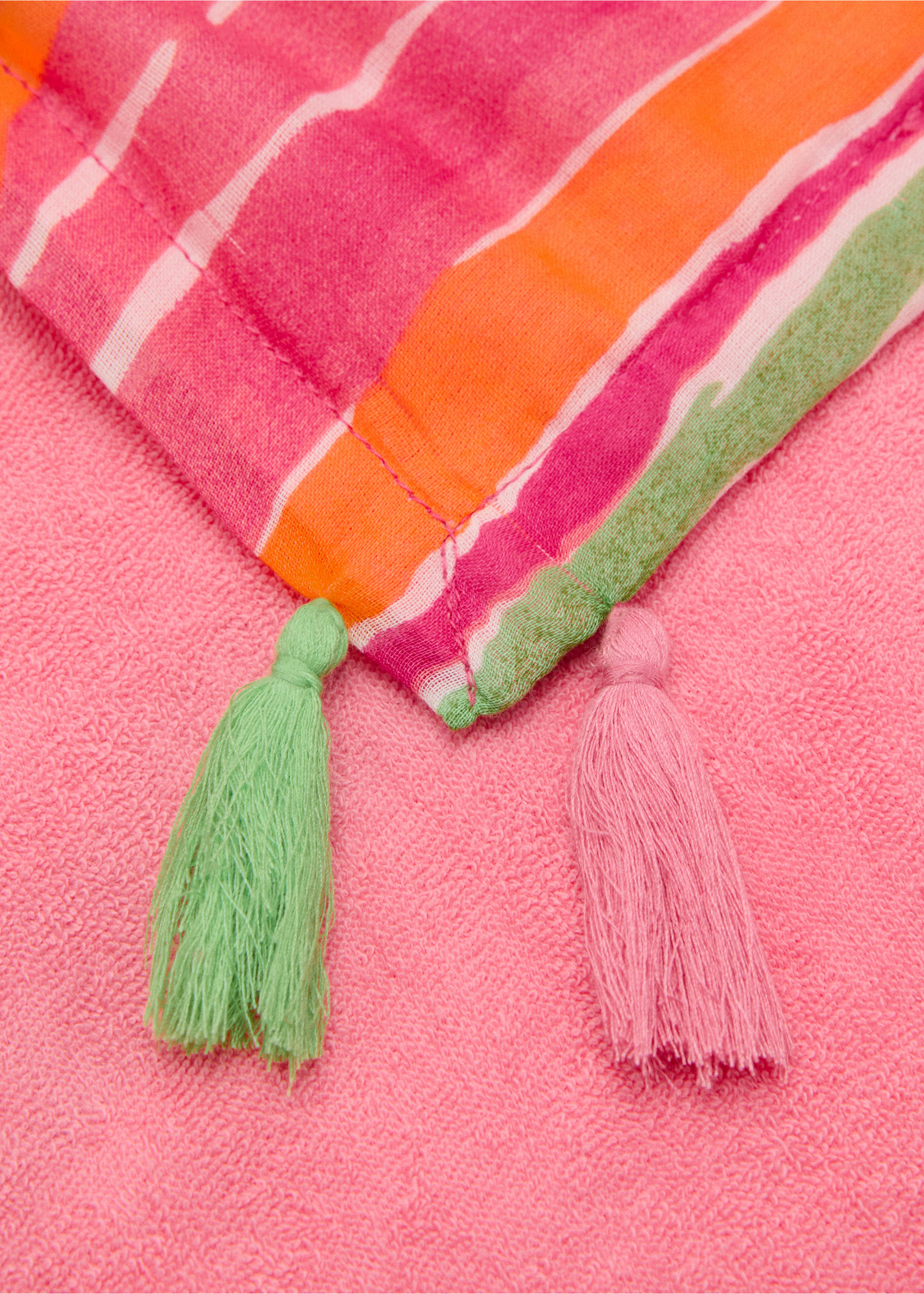 Multi-coloured striped beach towel - Details of the article 1, Pink. Ref: 87048261-00.