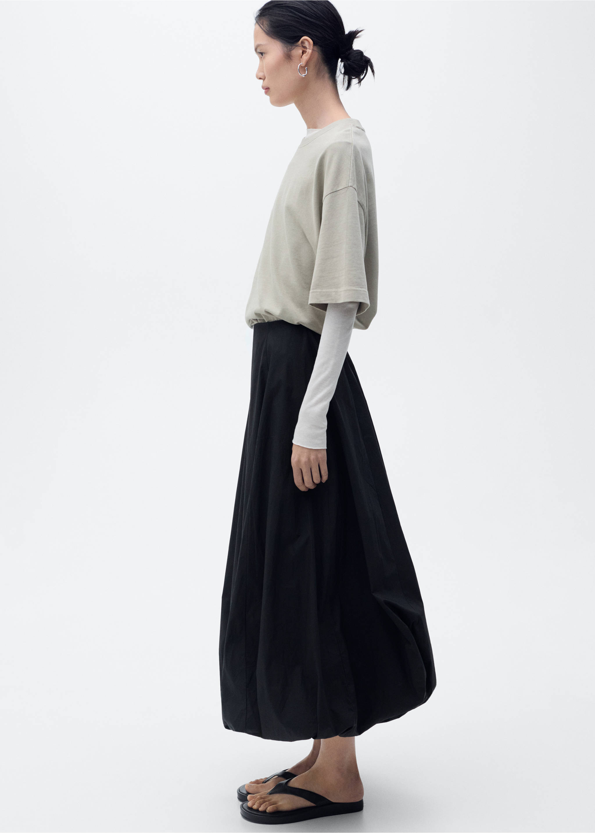 Balloon midi skirt - Details of the article 2, Black. Ref: 87048264-00.