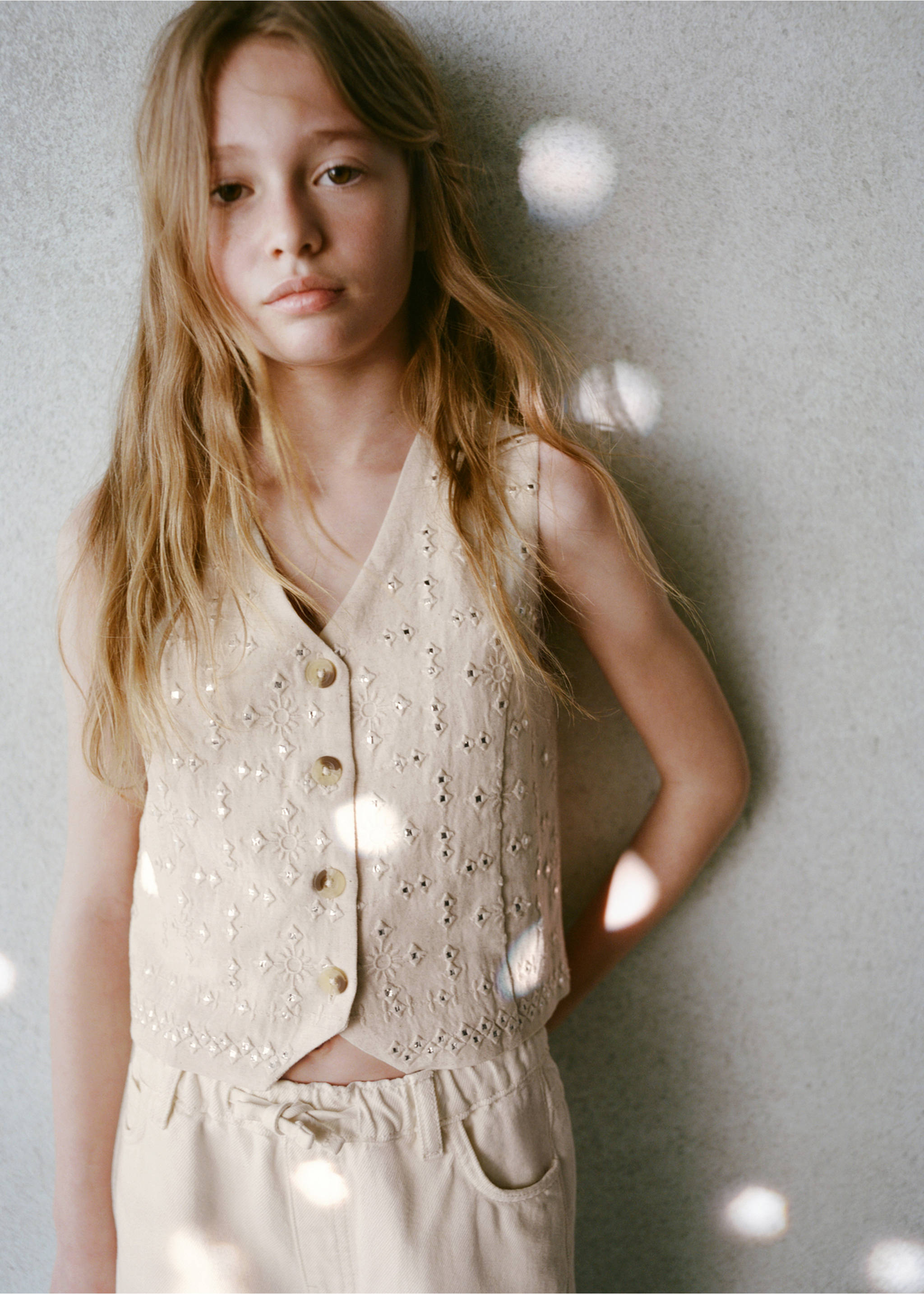 Mirrors embroidered waistcoat - Details of the article 6, Light/Pastel Grey. Ref: 87048269-00.