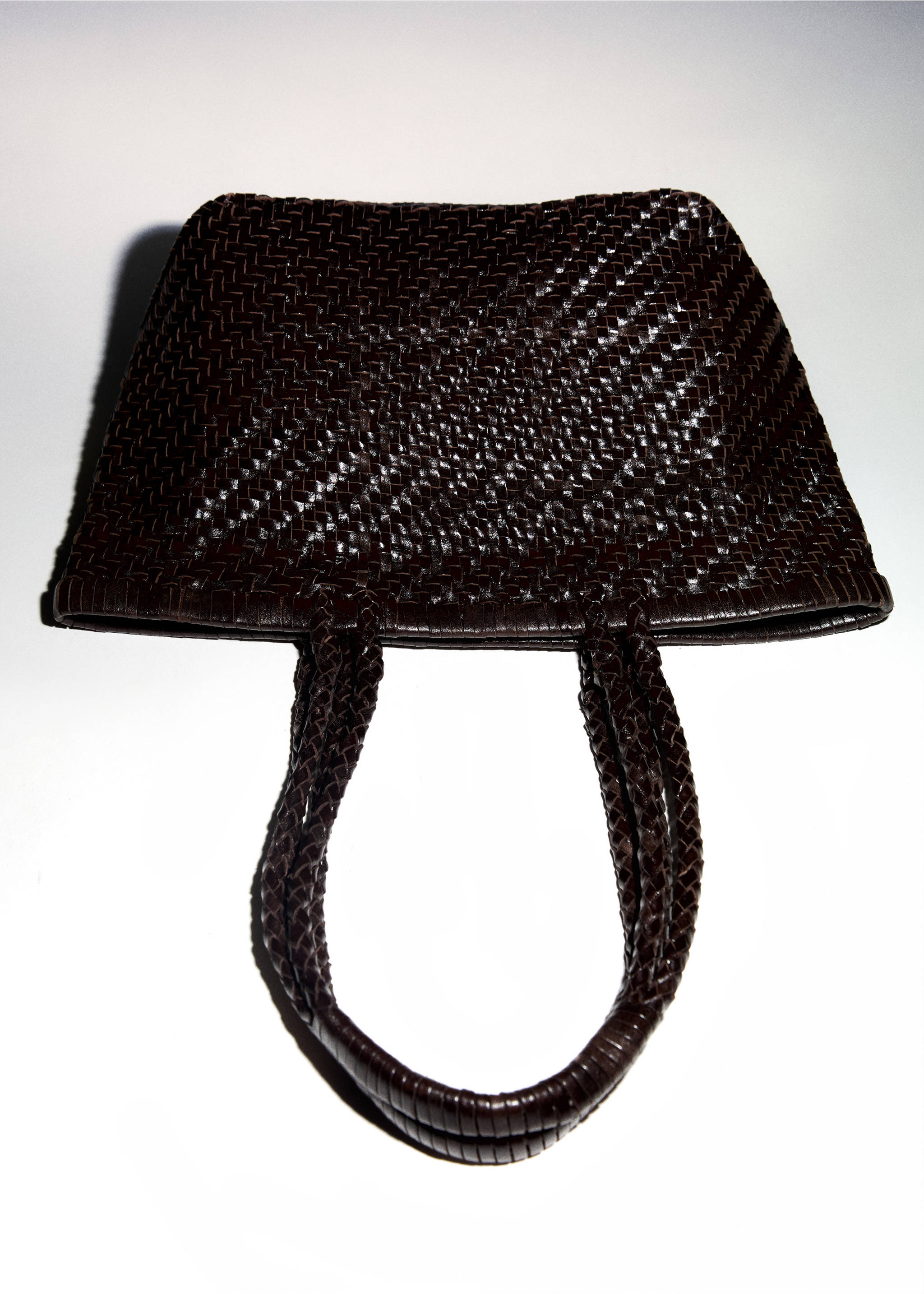 Bolso mediano piel trenzado - Detalle del artículo 5, Chocolate. Ref: 87048640-00.