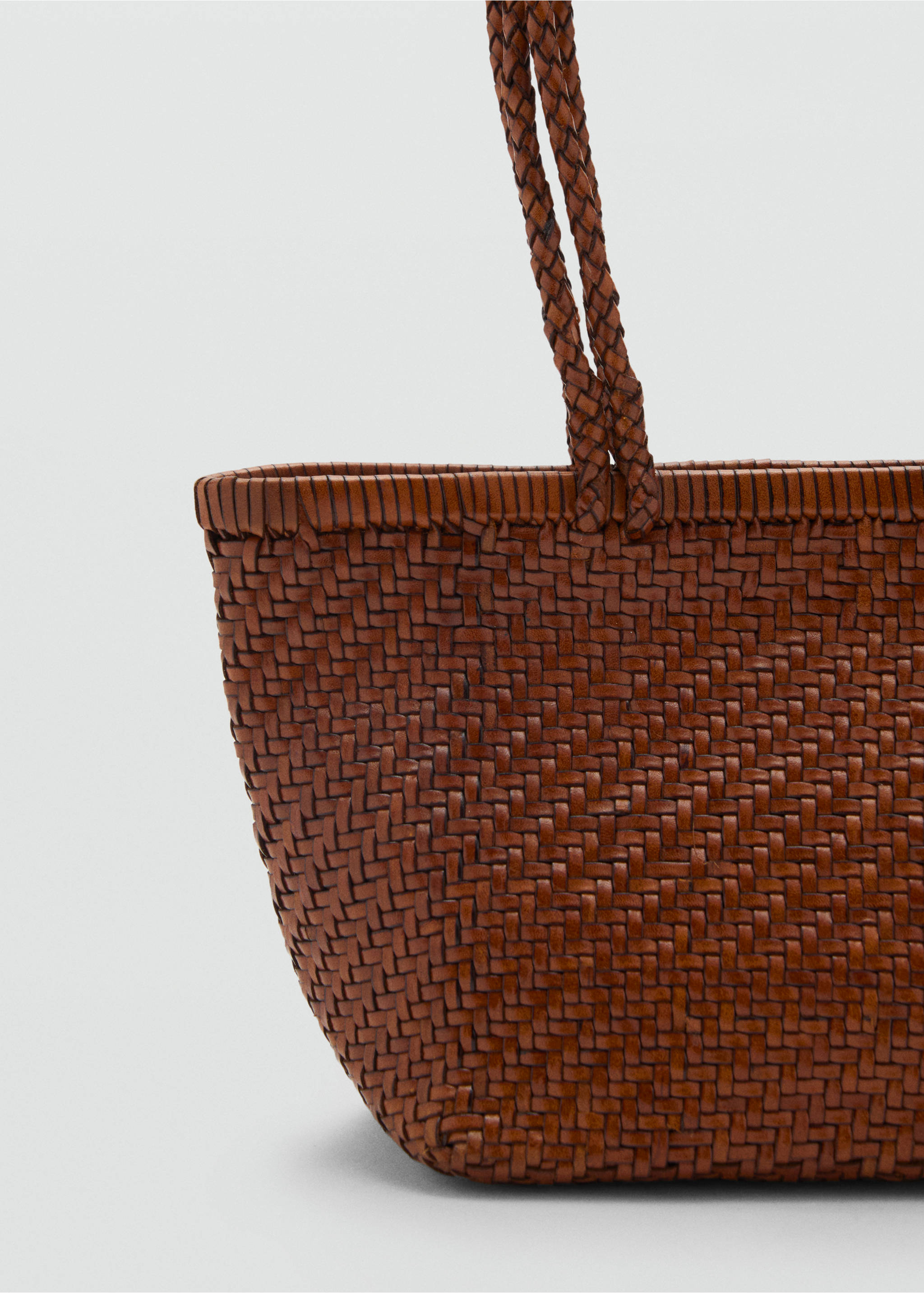 Bolso mediano piel trenzado - Detalle del artículo 2, Cuero. Ref: 87048640-00.
