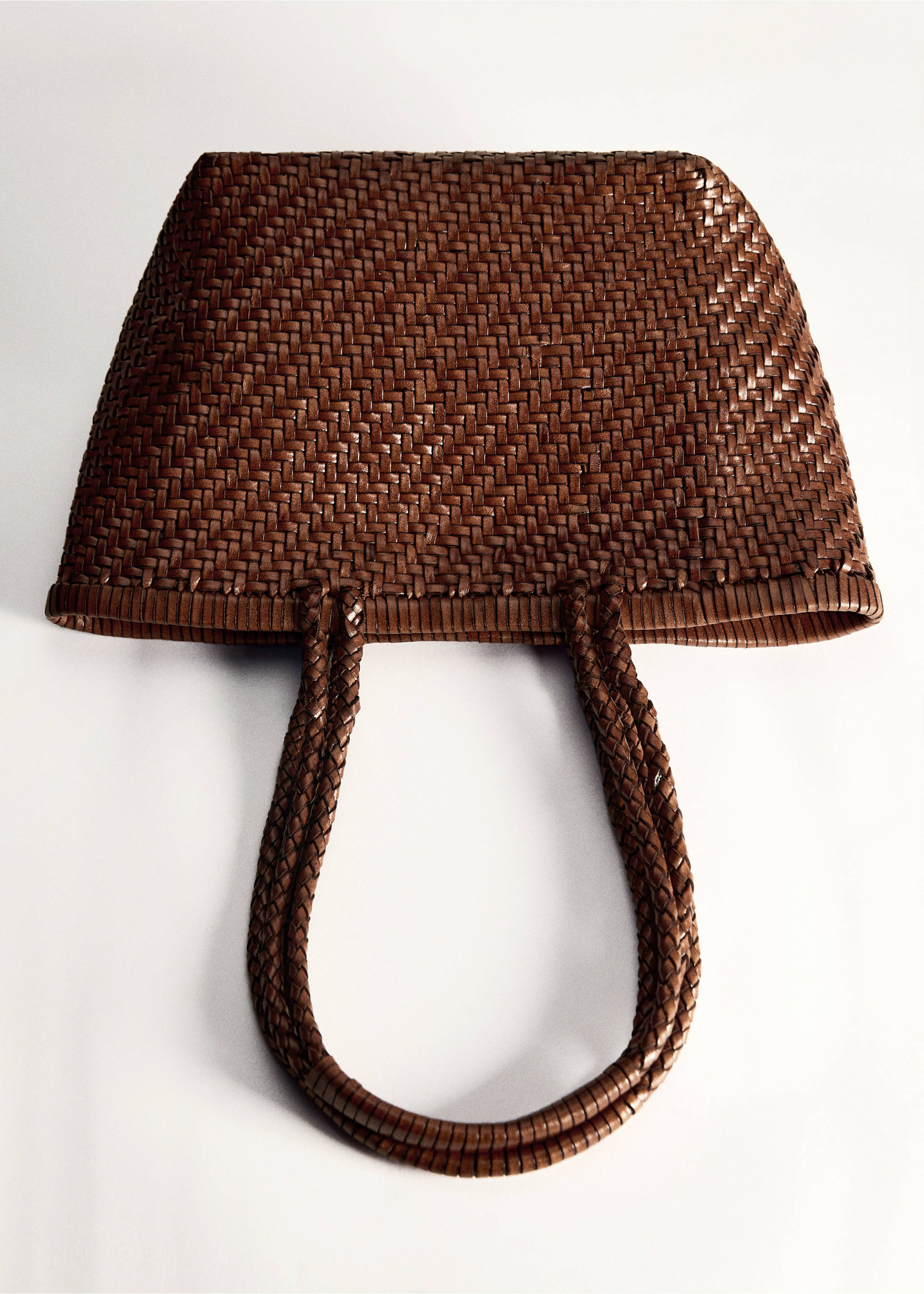 Medium braided leather bag - Details of the article 5, Leather. Ref: 87048640-00.