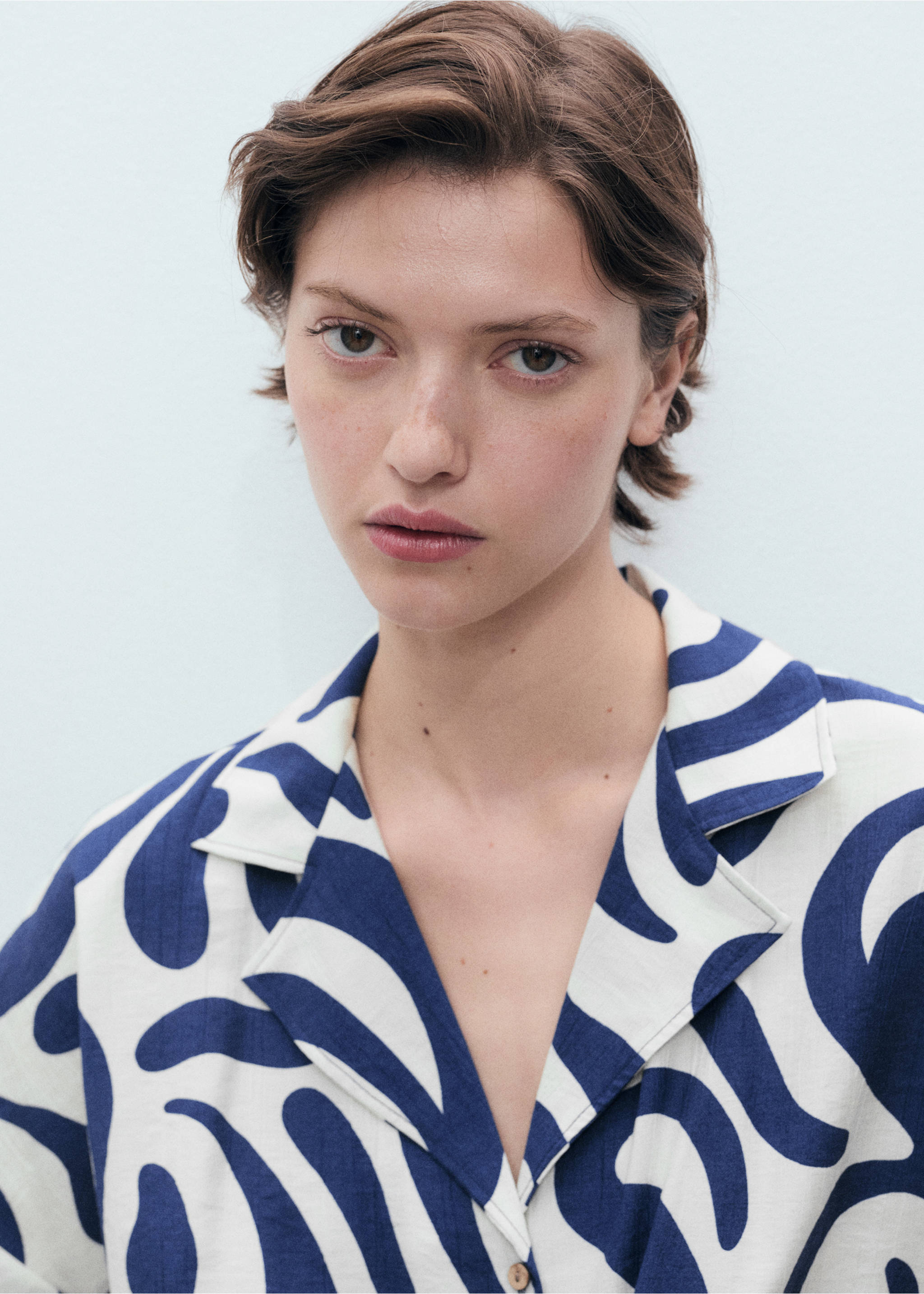 Πουκάμισο crop με τύπωμα και δέσιμο - Λεπτομέρεια του προϊόντος 1, Υπόλευκο. Ref: 87048646-00.