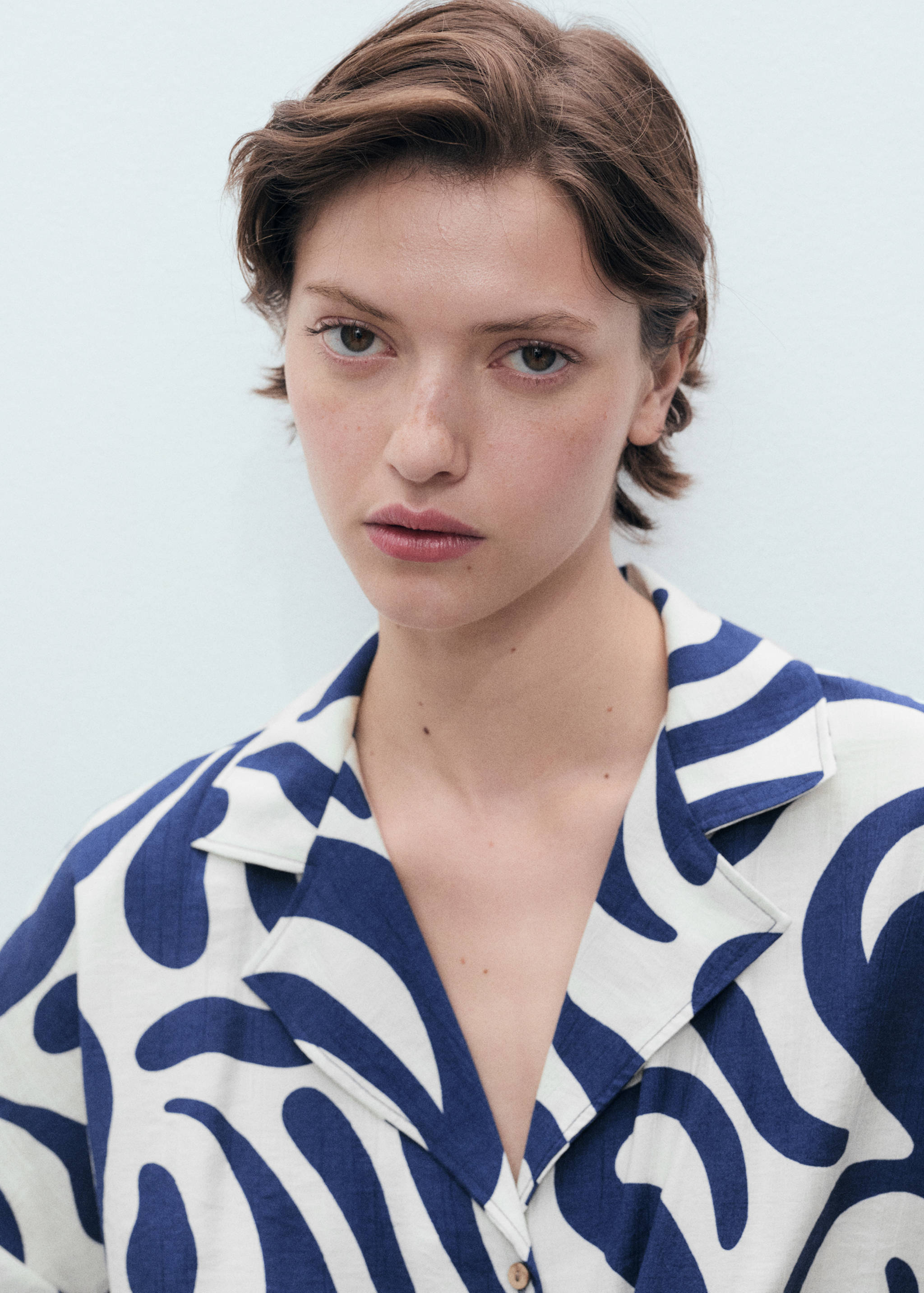 Camisa crop estampada nudo - Detalle del artículo 1