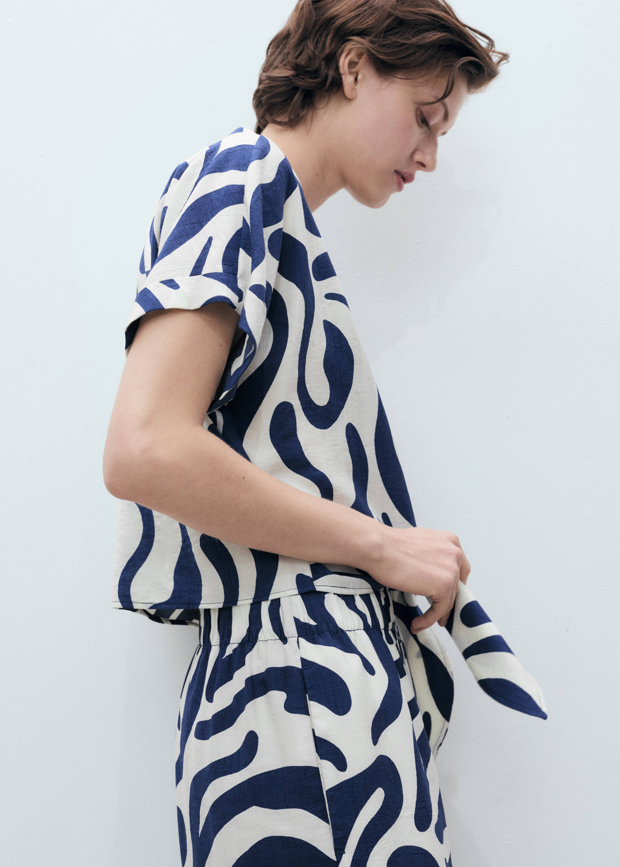 Camisa crop estampada nudo - Detalle del artículo 6