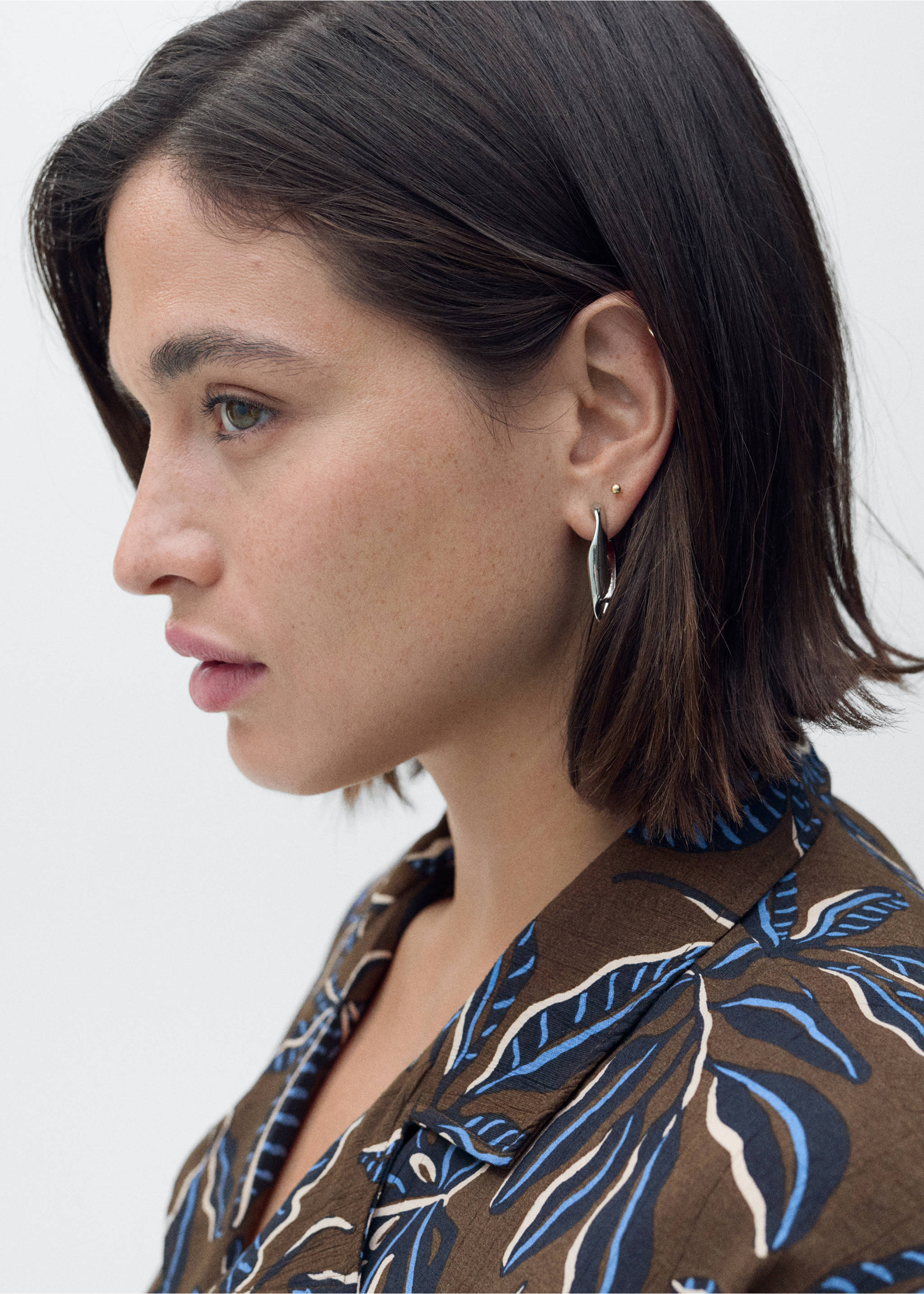 Chemise courte imprimée avec nœud - Détail de l'article 4, Marron. Ref: 87048646-00.