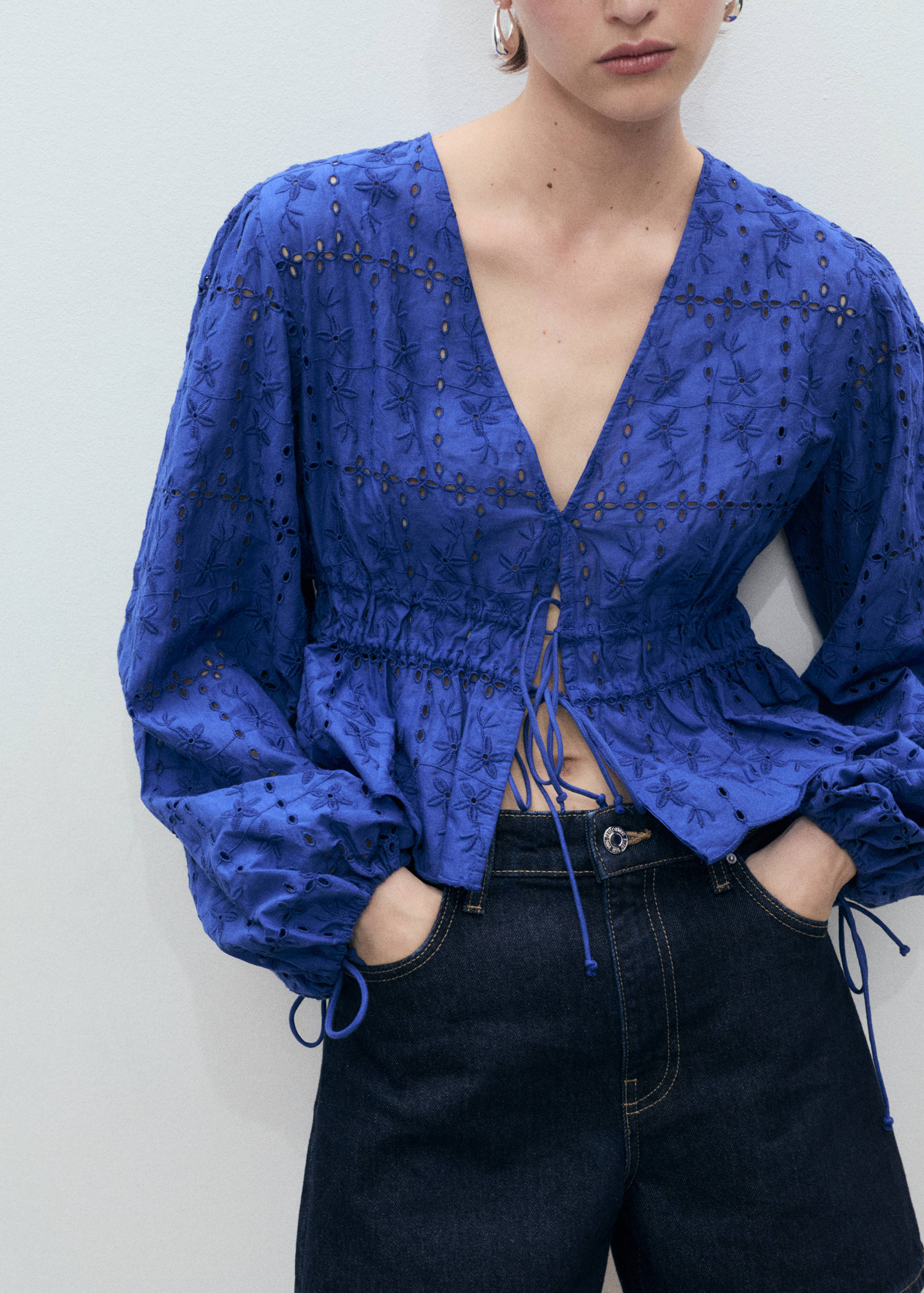 English embroidery blouse with bows - Details of the article 1