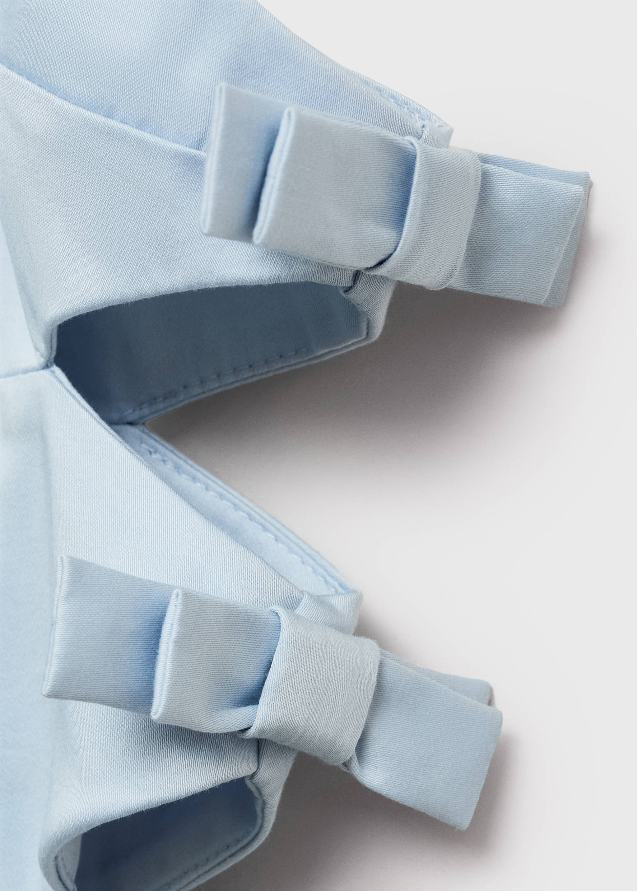 Short cut-out dress with bows - Details of the article 8