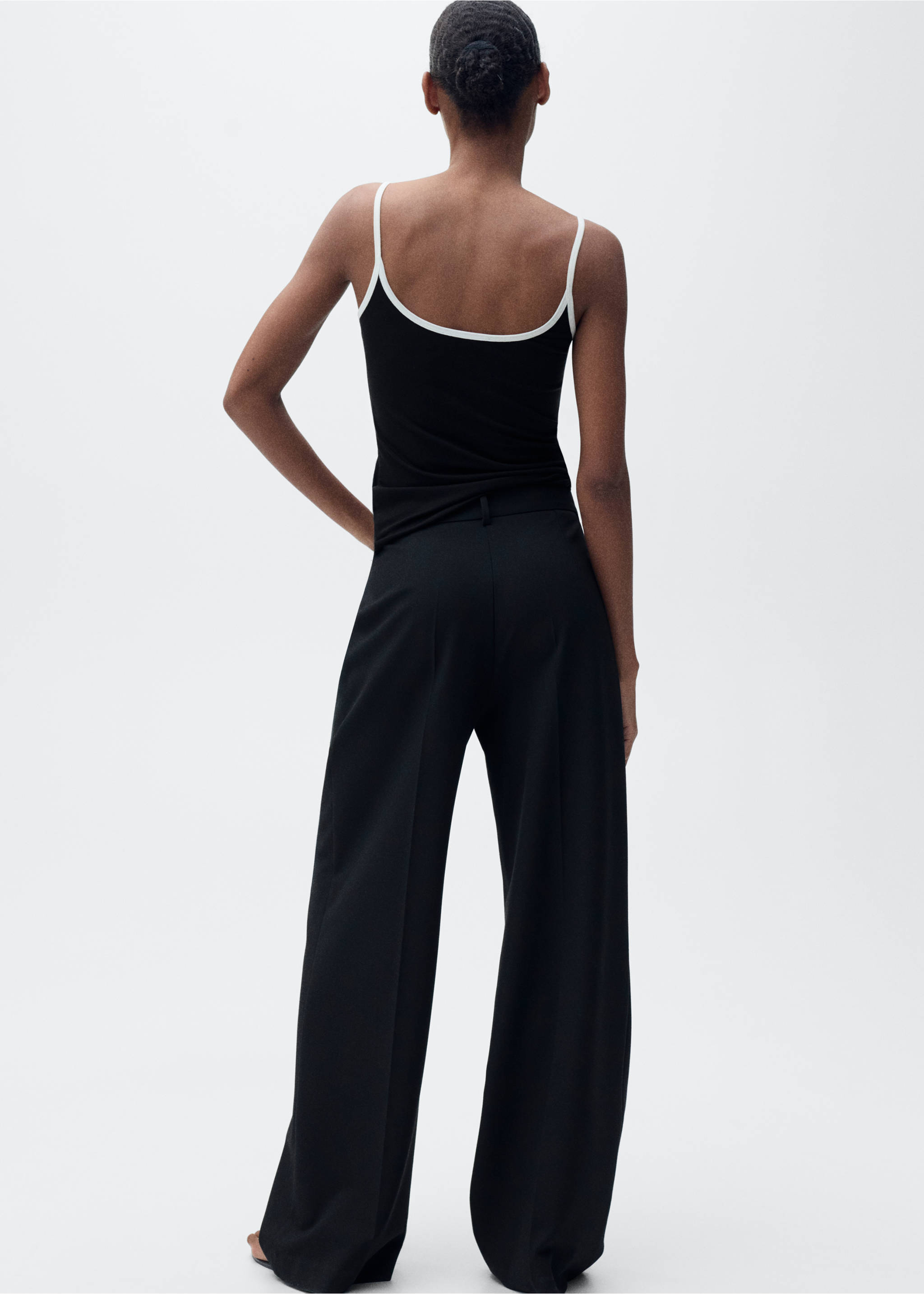 Top z lyocellu s kontrastním lemováním - Zadní strana zboží, Černá. Ref: 87049214-00.