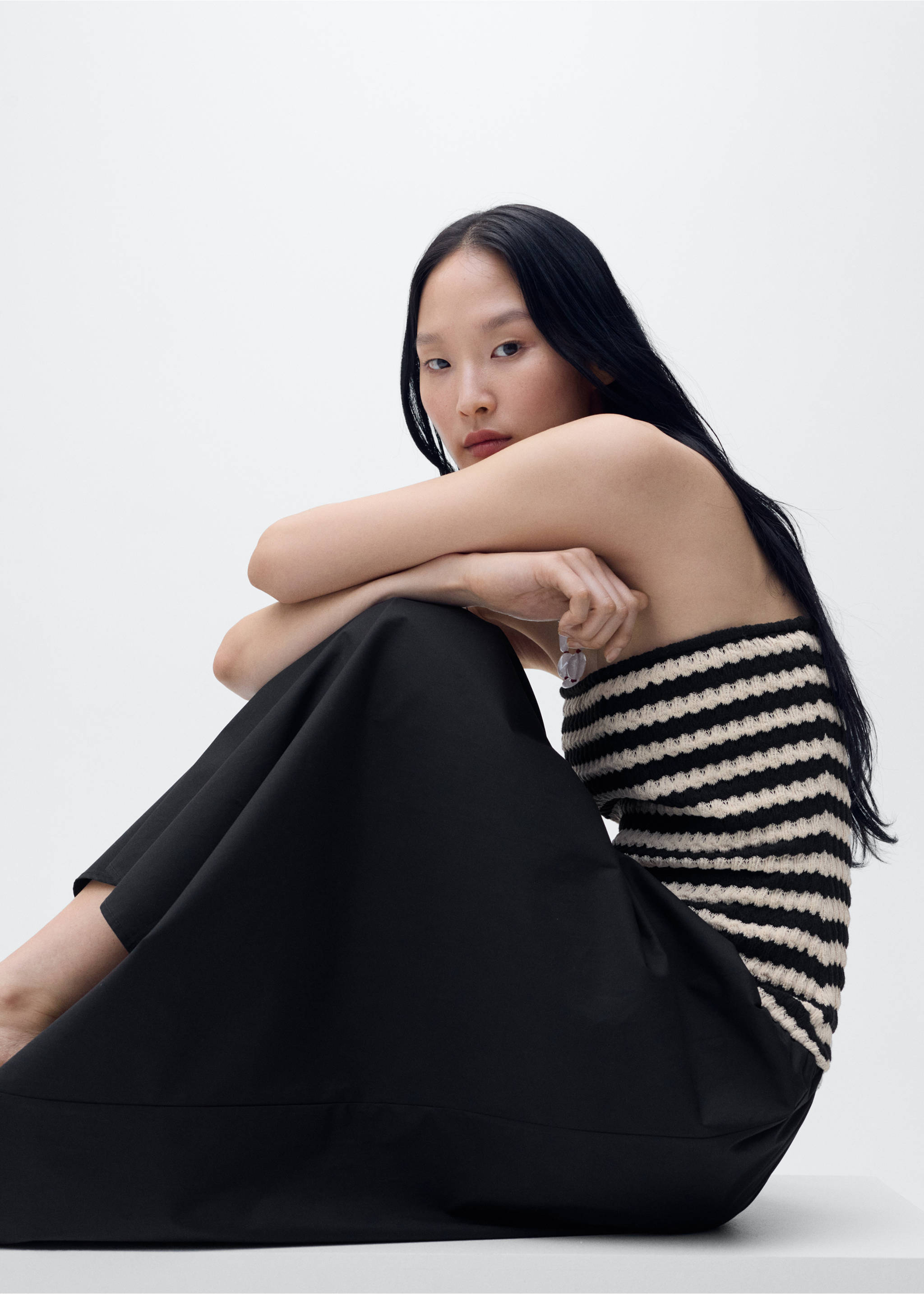 Combined striped strapless dress - Details of the article 2, Black. Ref: 87049216-00.