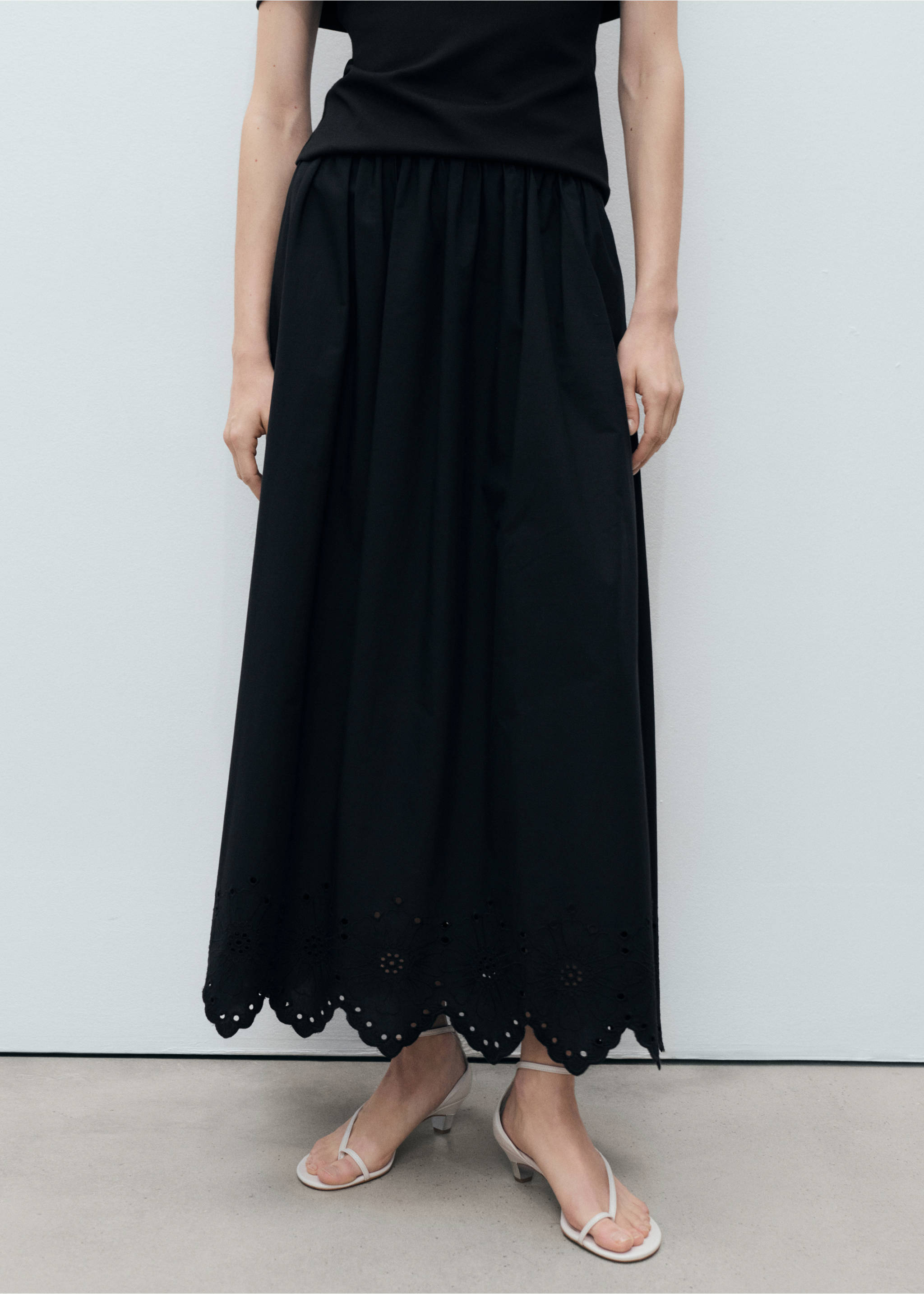 Cotton skirt with embroidered hem - Medium plane, Black. Ref: 87049219-00.