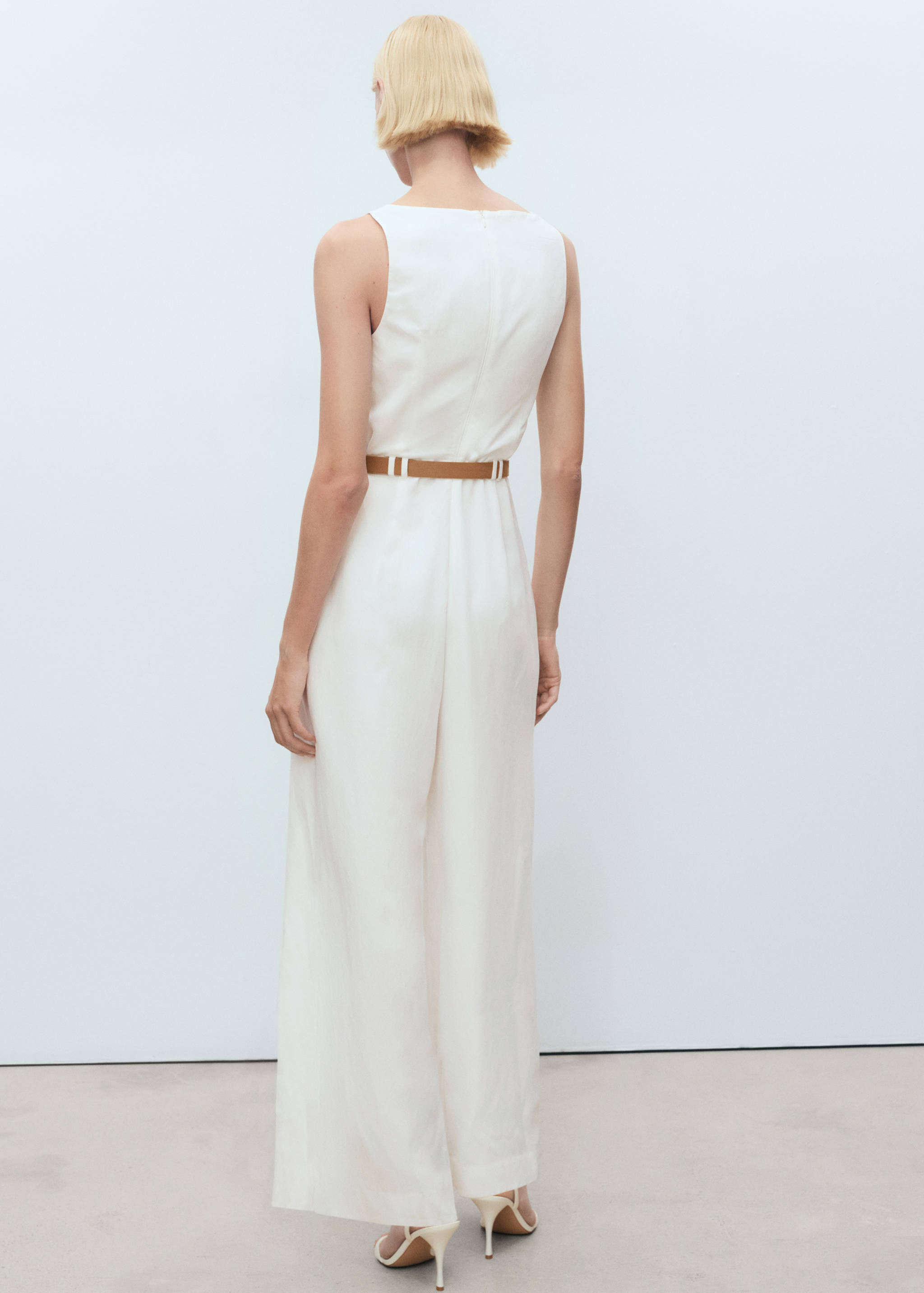 Long lyocell jumpsuit with belt - Reverse of the article