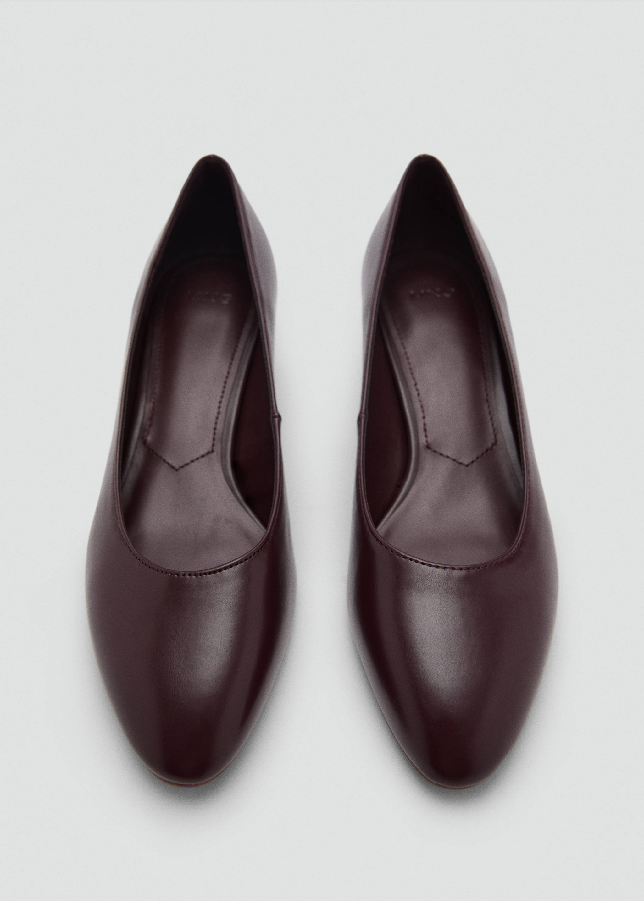 Kitten shoe with round toe - Details of the article 2, Burgundy. Ref: 87050210-00.