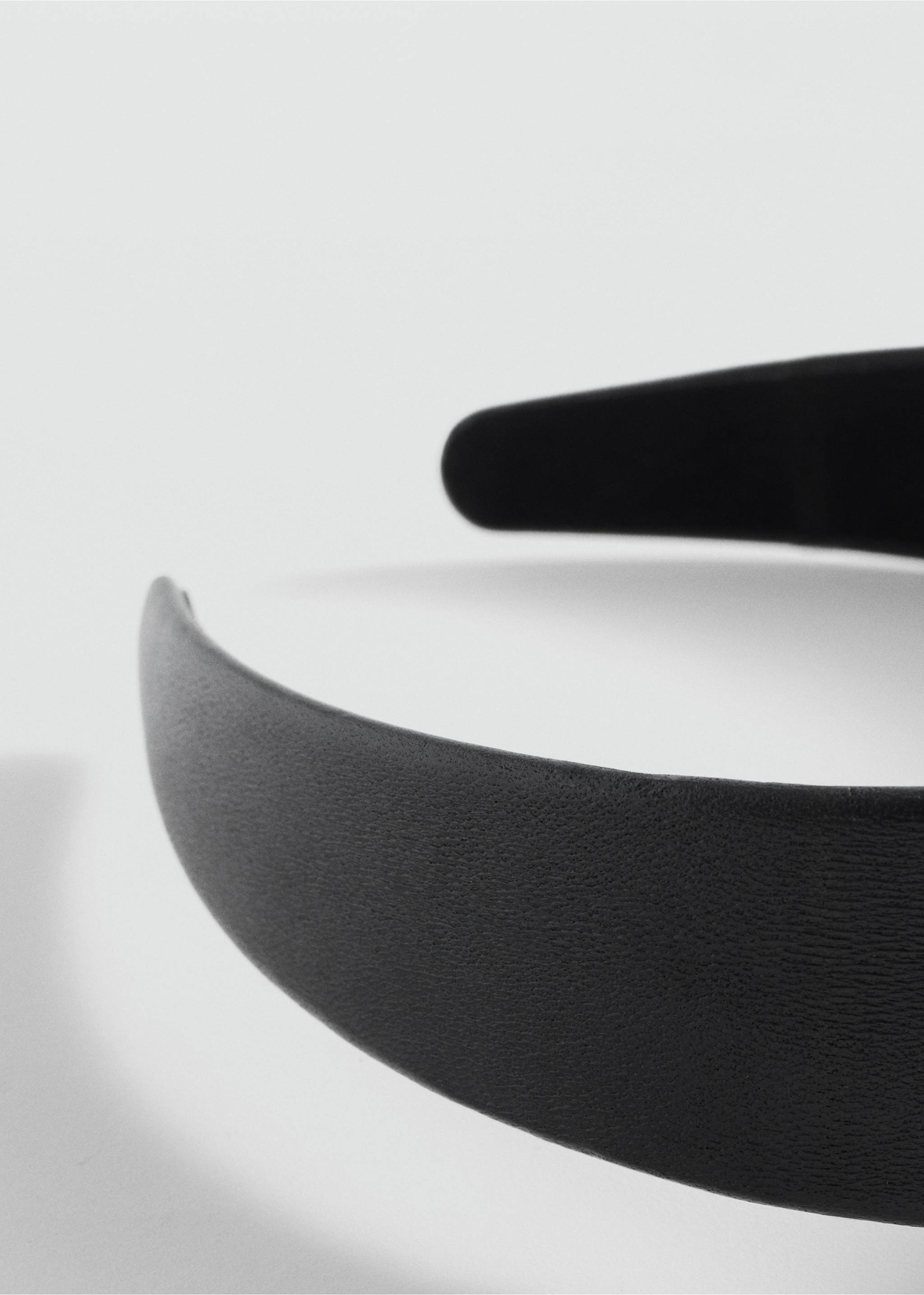 Leather headband - Medium plane, Black. Ref: 87050218-00.