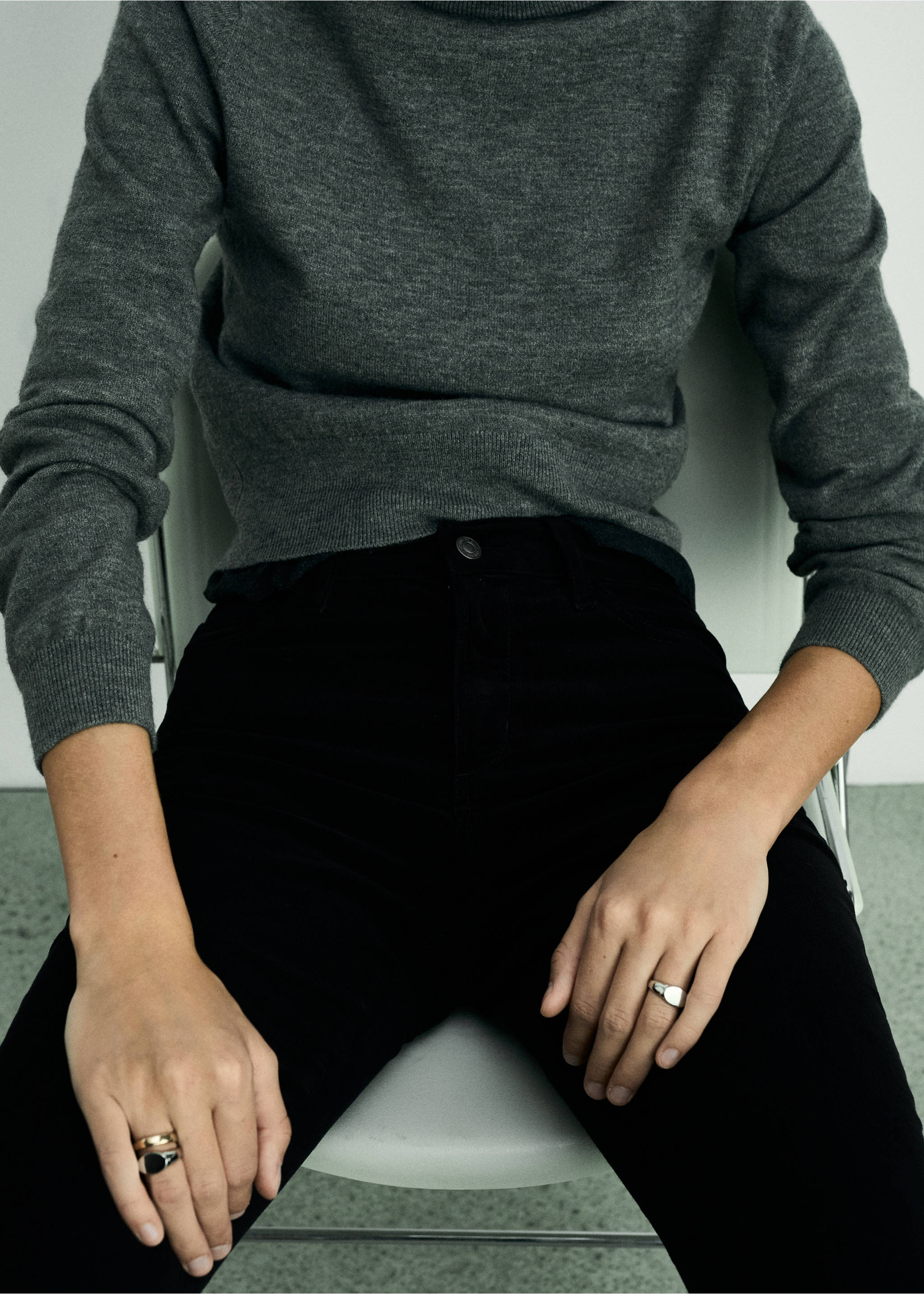Sienna flared cropped corduroy trousers - Details of the article 3, Black. Ref: 87050230-00.