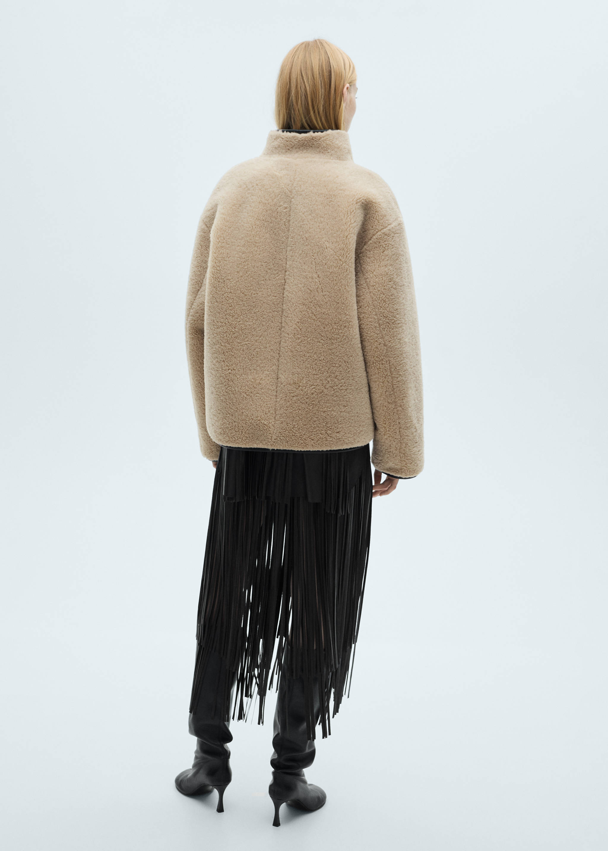 Short faux-fur coat - Reverse of the article