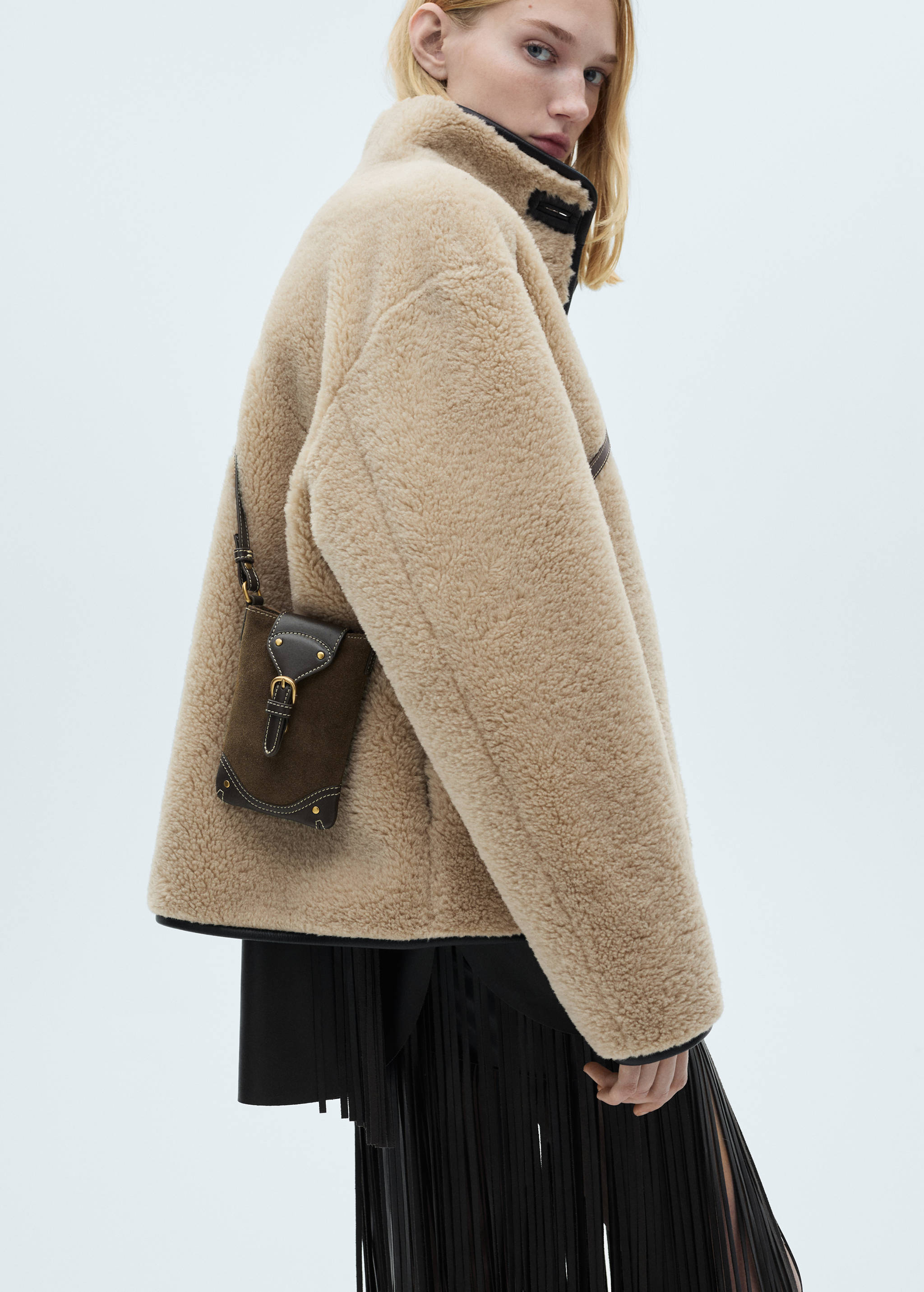 Short faux-fur coat - Details of the article 2