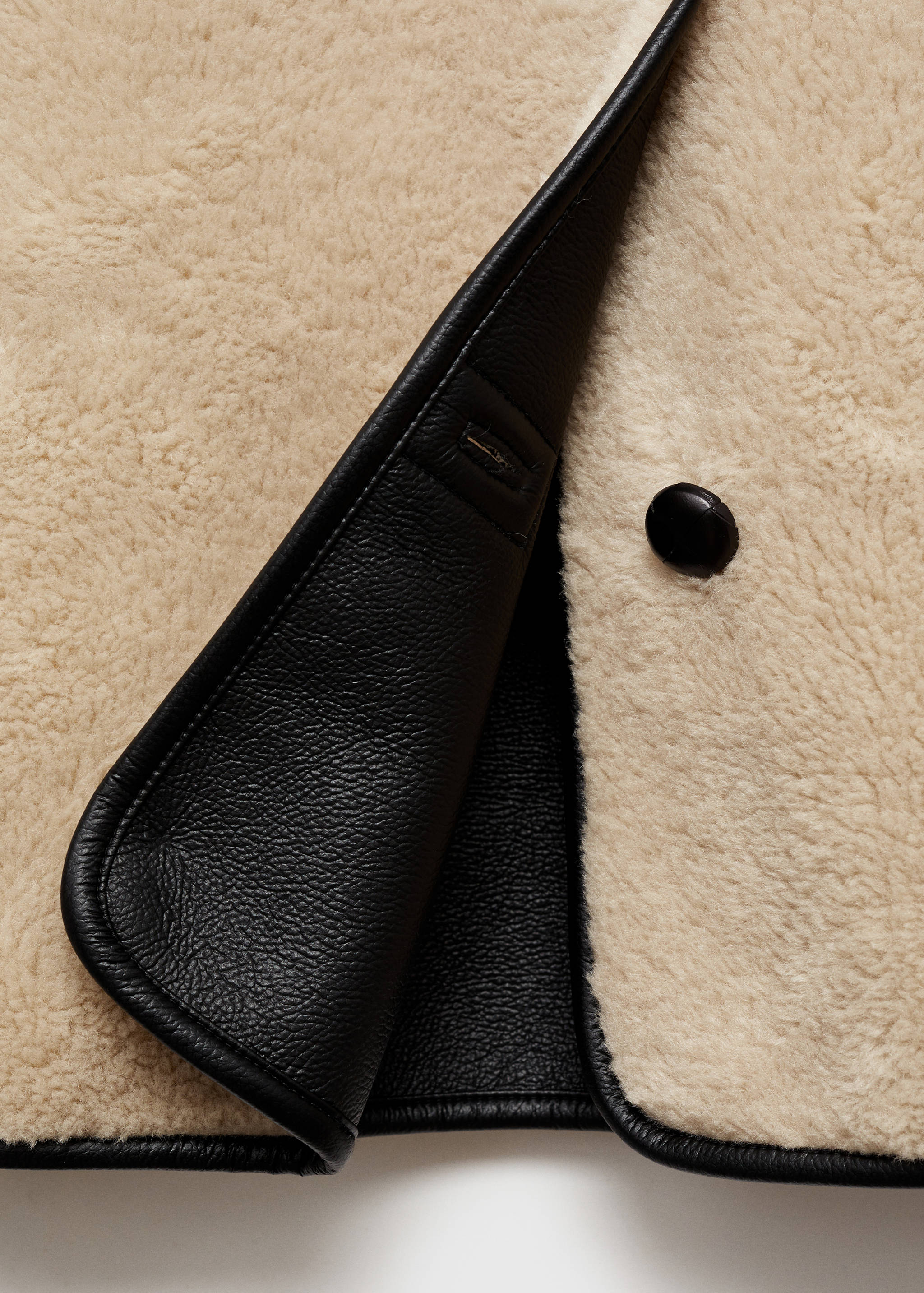 Short faux-fur coat - Details of the article 0