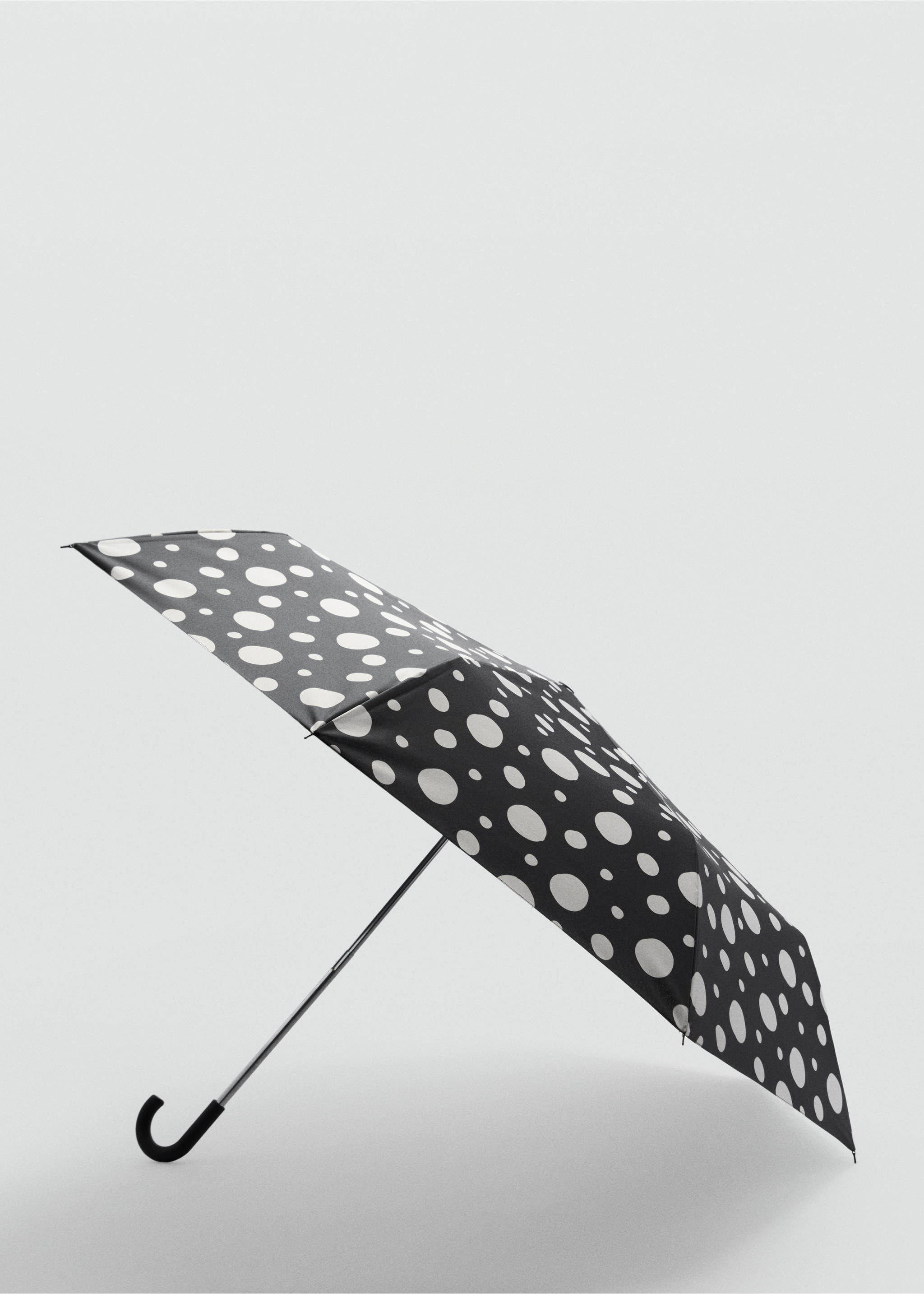 Parapluie imprimé pois - Plan moyen, Noir. Ref: 87050238-00.