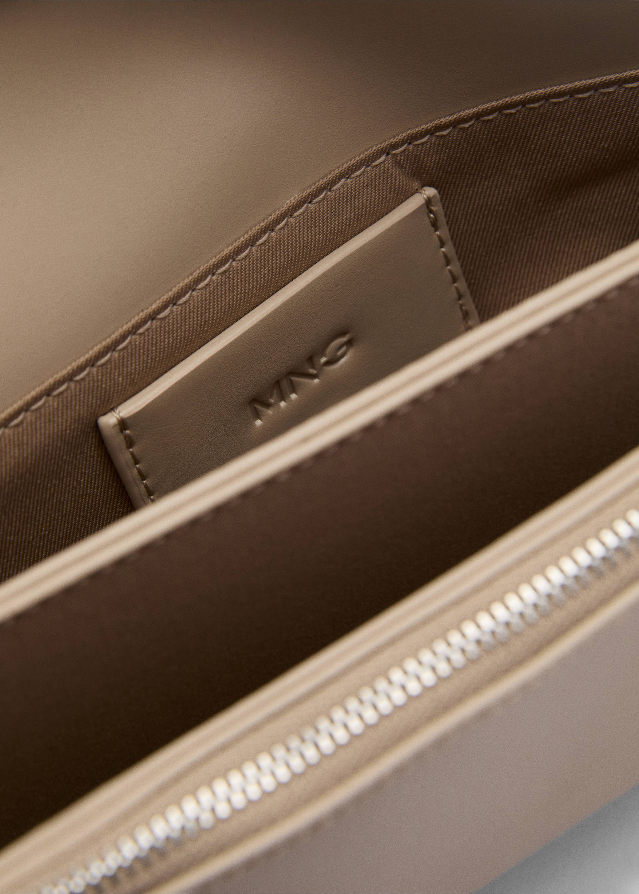 Shoulder bag with strap - Details of the article 4, Medium Brown. Ref: 87050291-00.