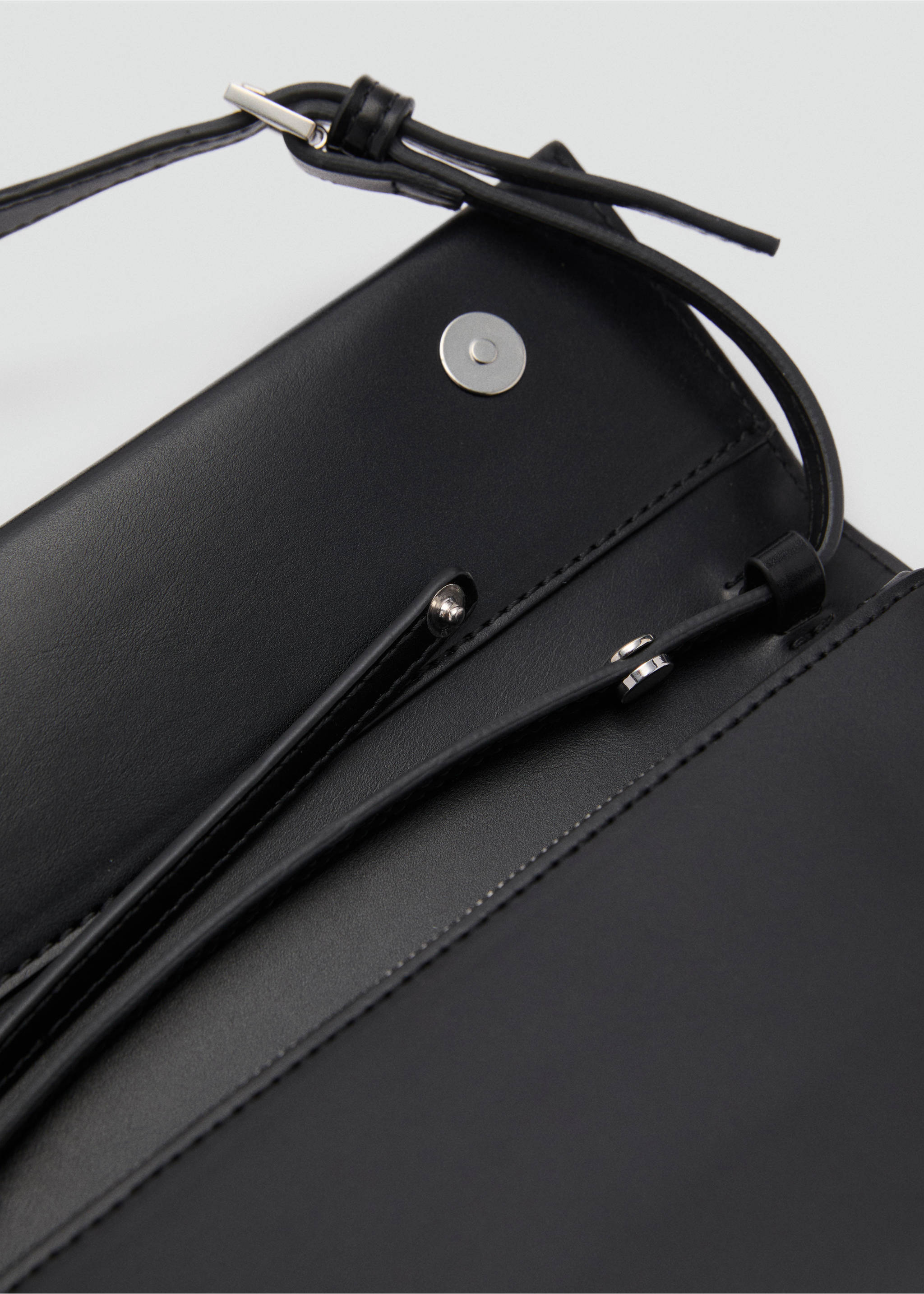 Shoulder bag with strap - Details of the article 2, Black. Ref: 87050291-00.