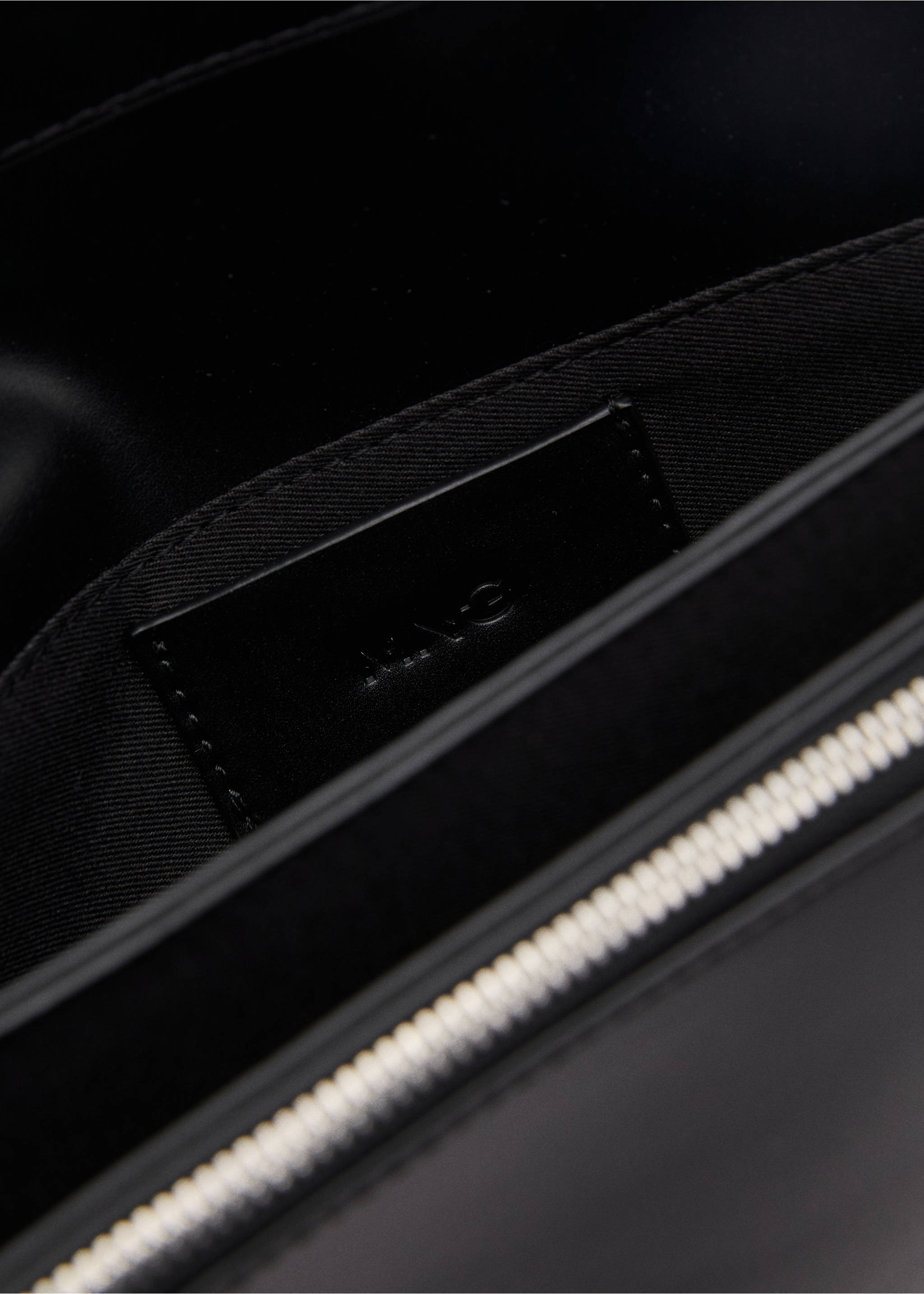 Shoulder bag with strap - Details of the article 4, Black. Ref: 87050291-00.